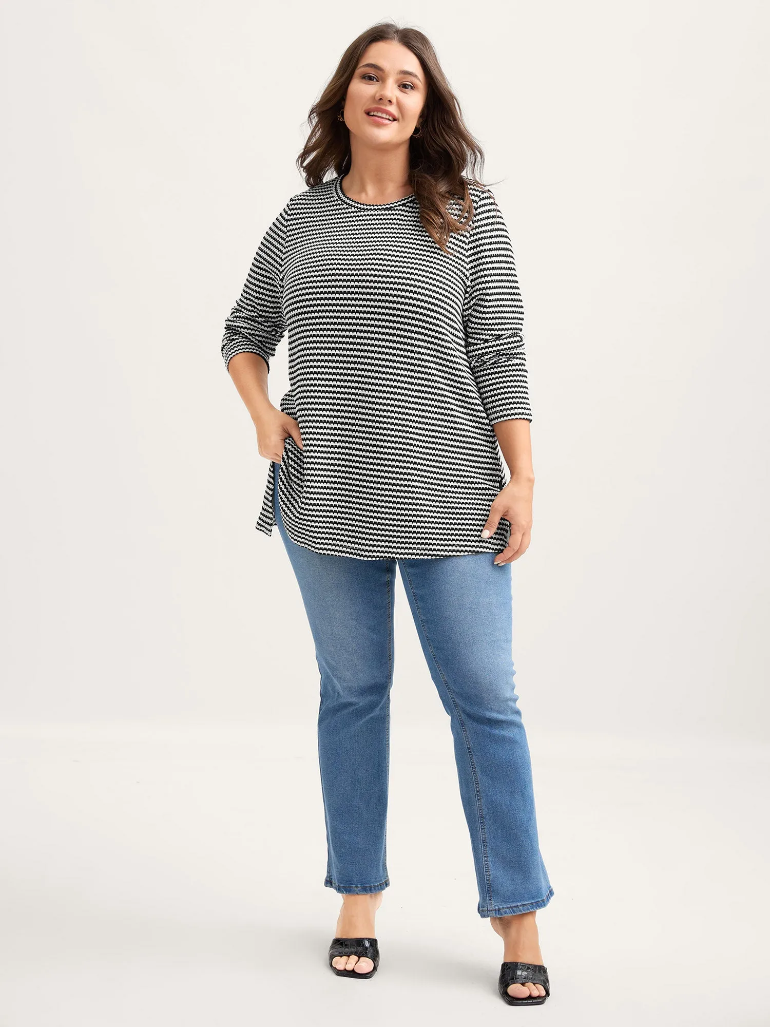 Geometric Texture Split Hem T-Shirt sold by Bloomchic product image thumbnail 4