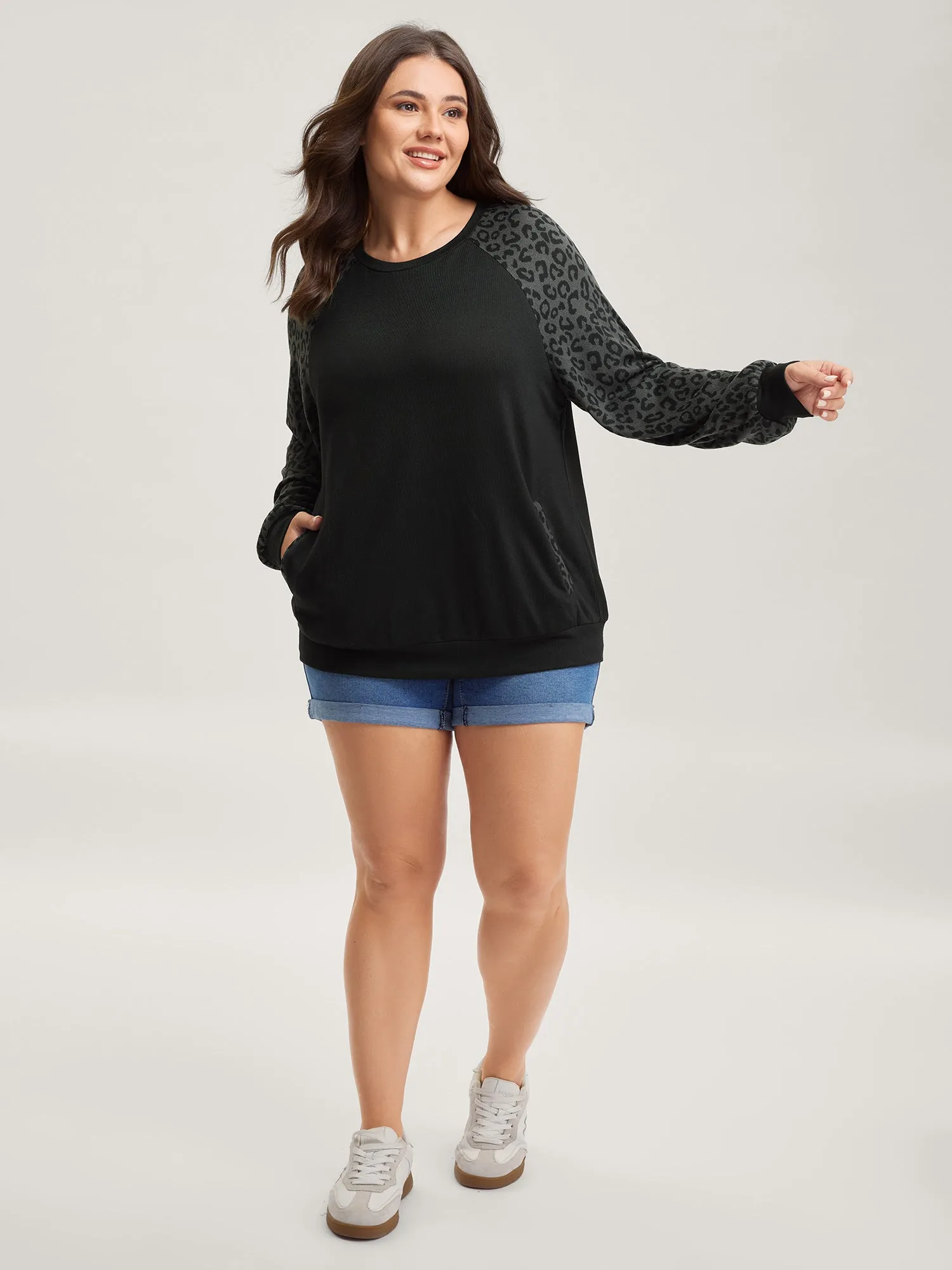 Leopard Print Spliced Pockets Sweatshirt sold by Bloomchic product image thumbnail 3