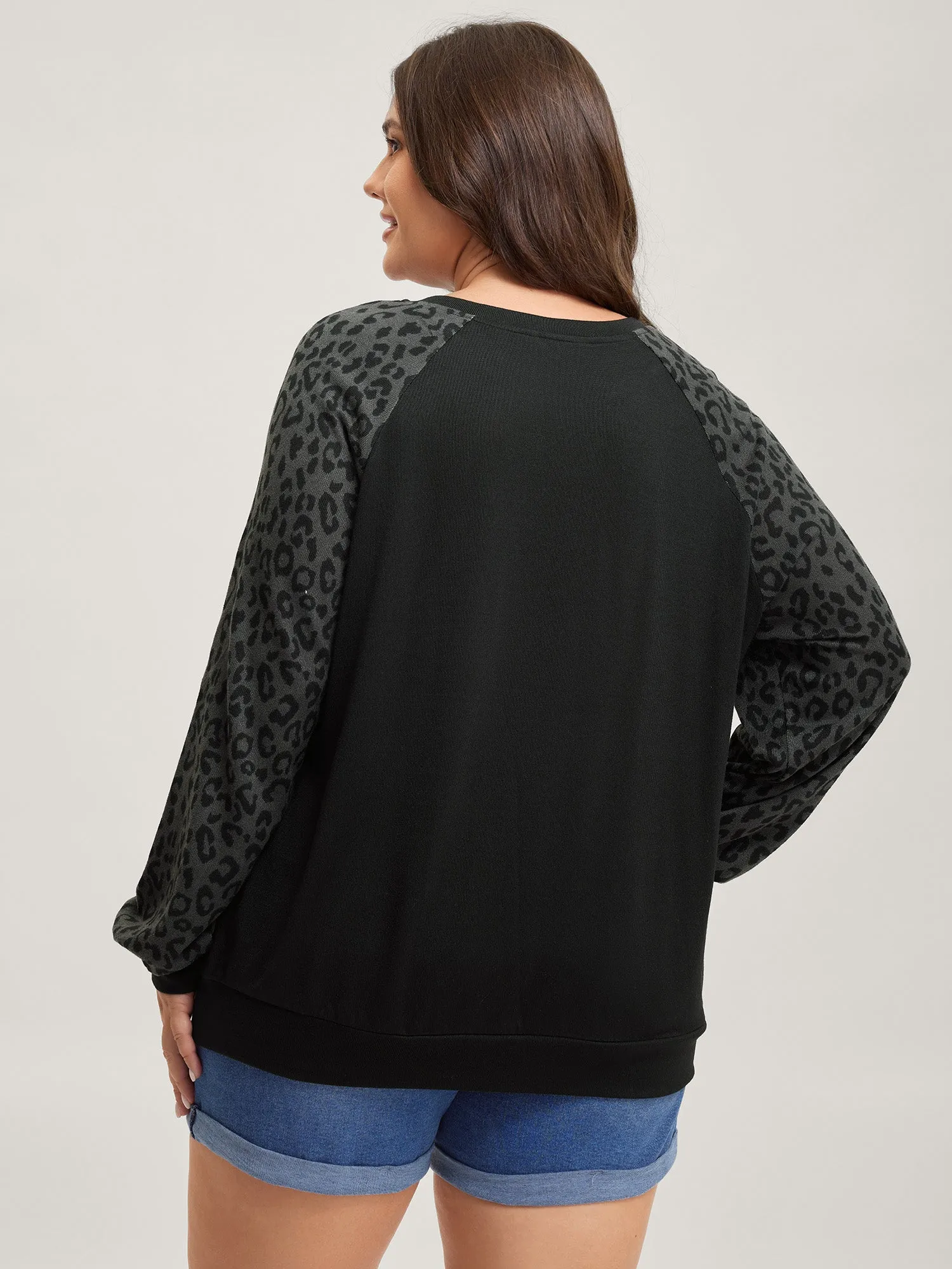 Leopard Print Spliced Pockets Sweatshirt sold by Bloomchic product image thumbnail 4