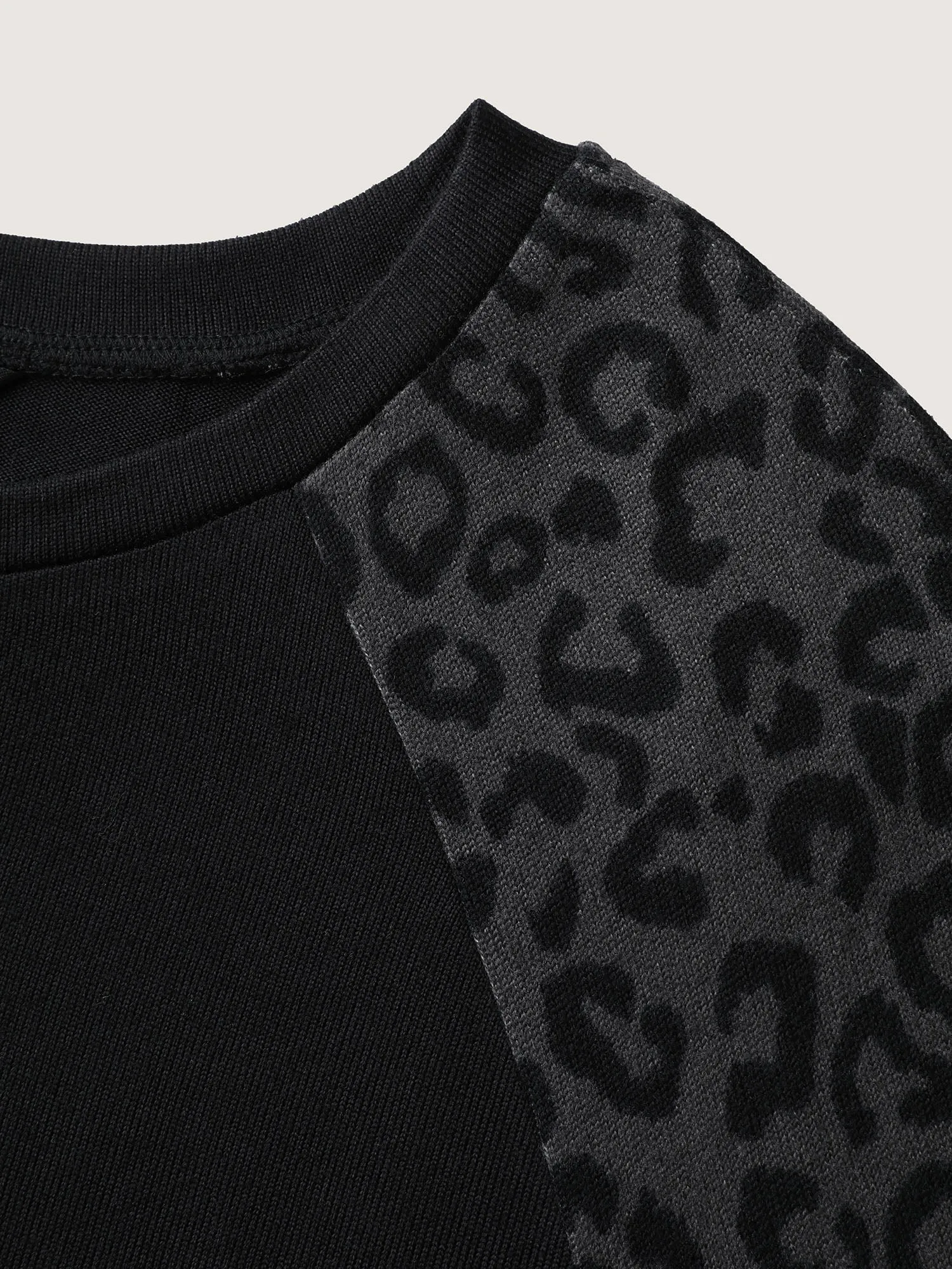 Leopard Print Spliced Pockets Sweatshirt sold by Bloomchic product image thumbnail 5