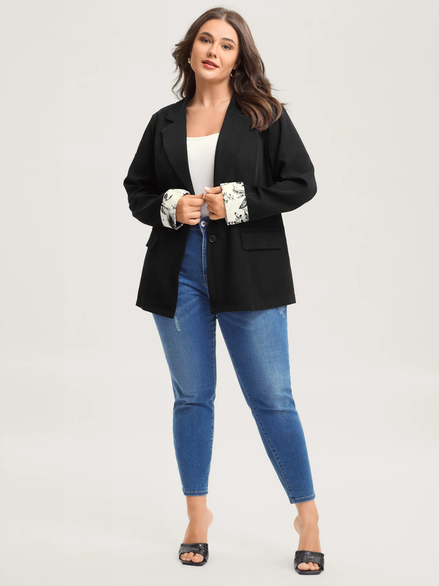 Contrast Sleeve Pockets Solid Blazer sold by Bloomchic product image thumbnail 3