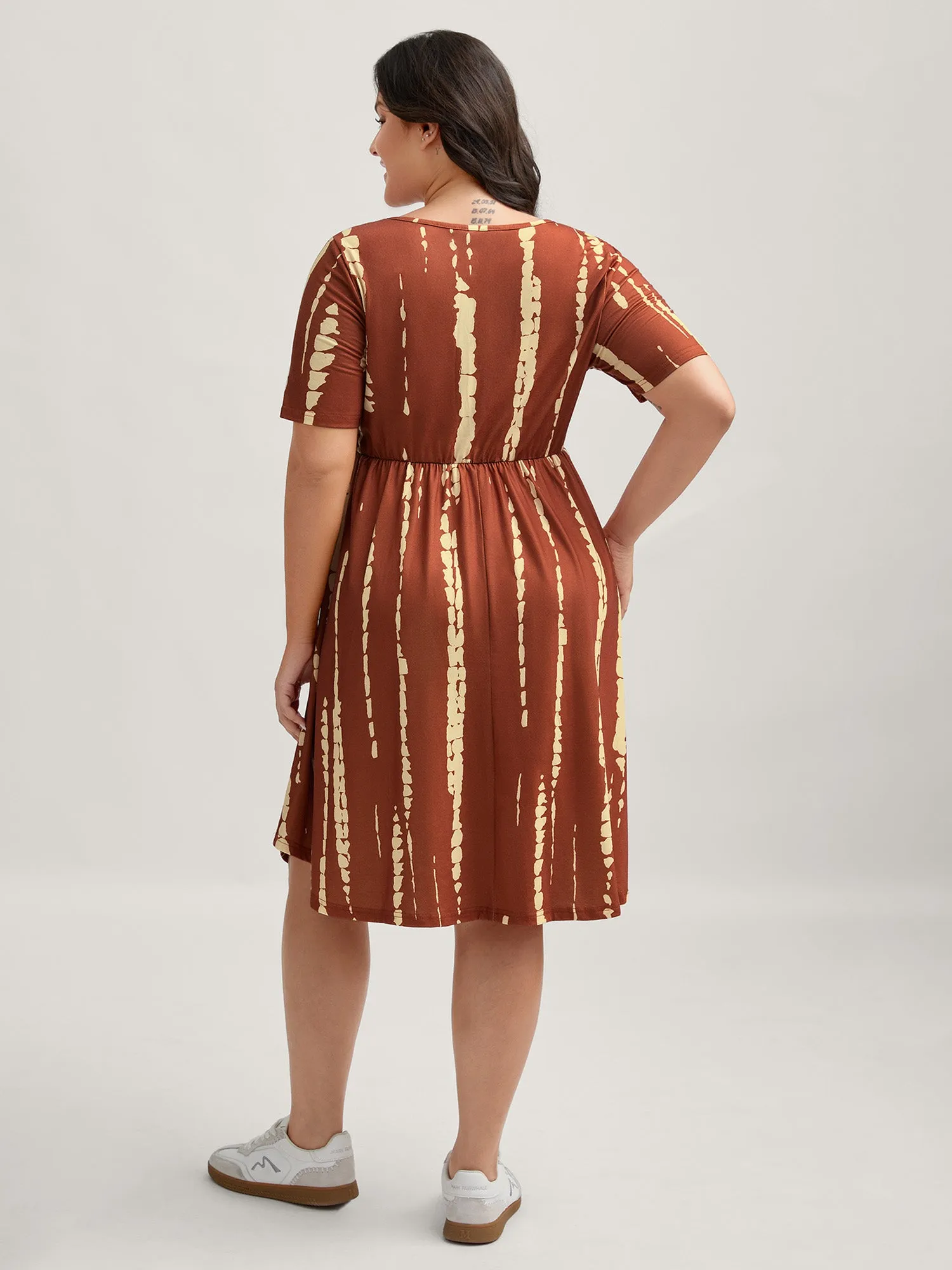 Tie-Dye Stretchy Waist-Drawstring Midi Dress sold by Bloomchic product image thumbnail 4