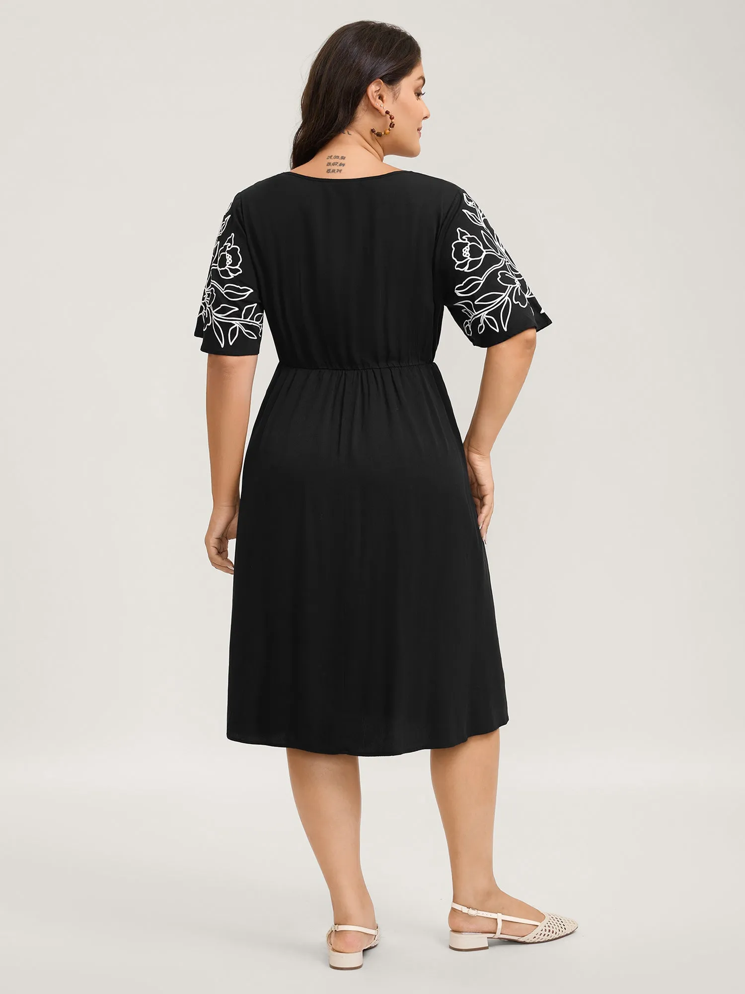 Floral Print Bodice Side Pockets Midi Dress sold by Bloomchic product image thumbnail 4