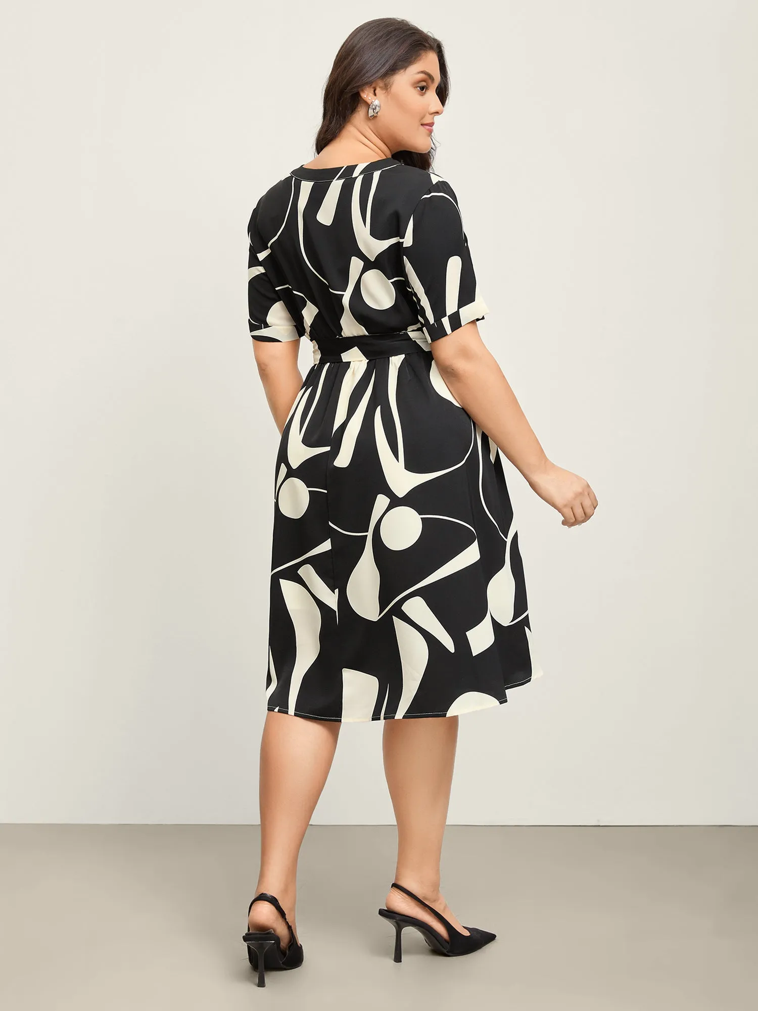 Geometric Print Waist-Tie Midi Dress sold by Bloomchic product image thumbnail 4
