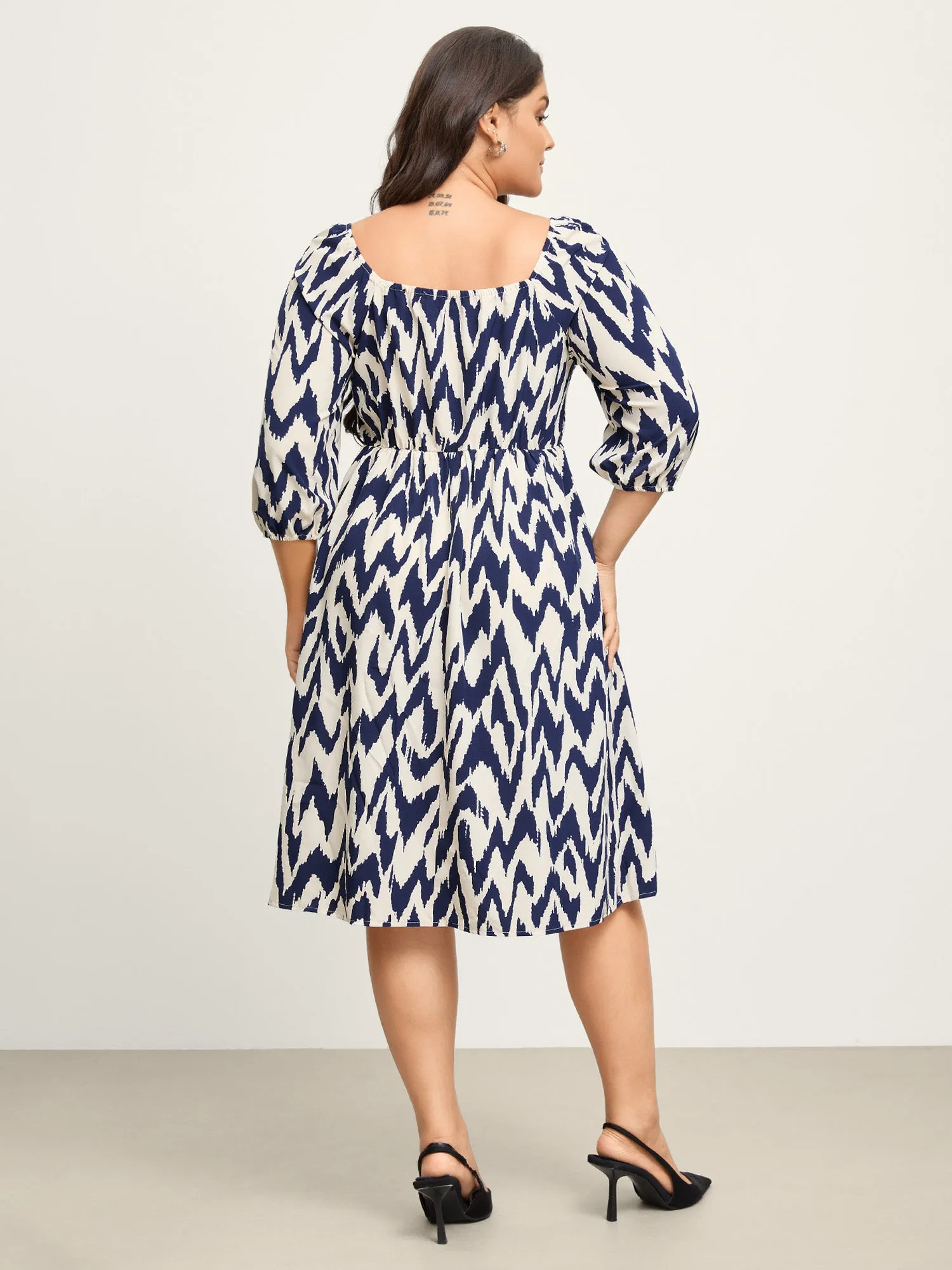 Abstract Print Shirred Puffy Sleeve Midi Dress sold by Bloomchic product image thumbnail 4