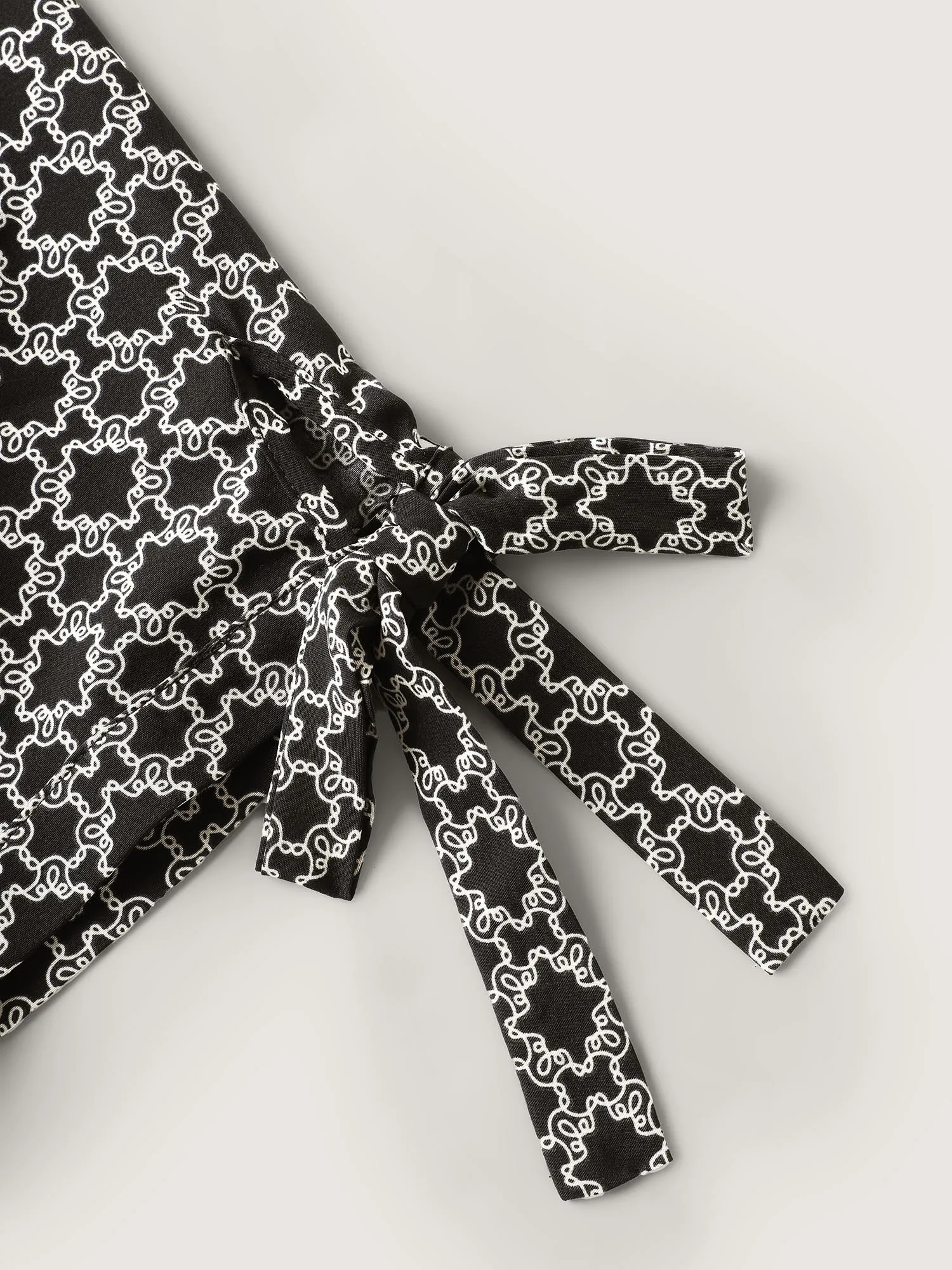 Geometric Print Sleeve Tie Midi Dress sold by Bloomchic product image thumbnail 5