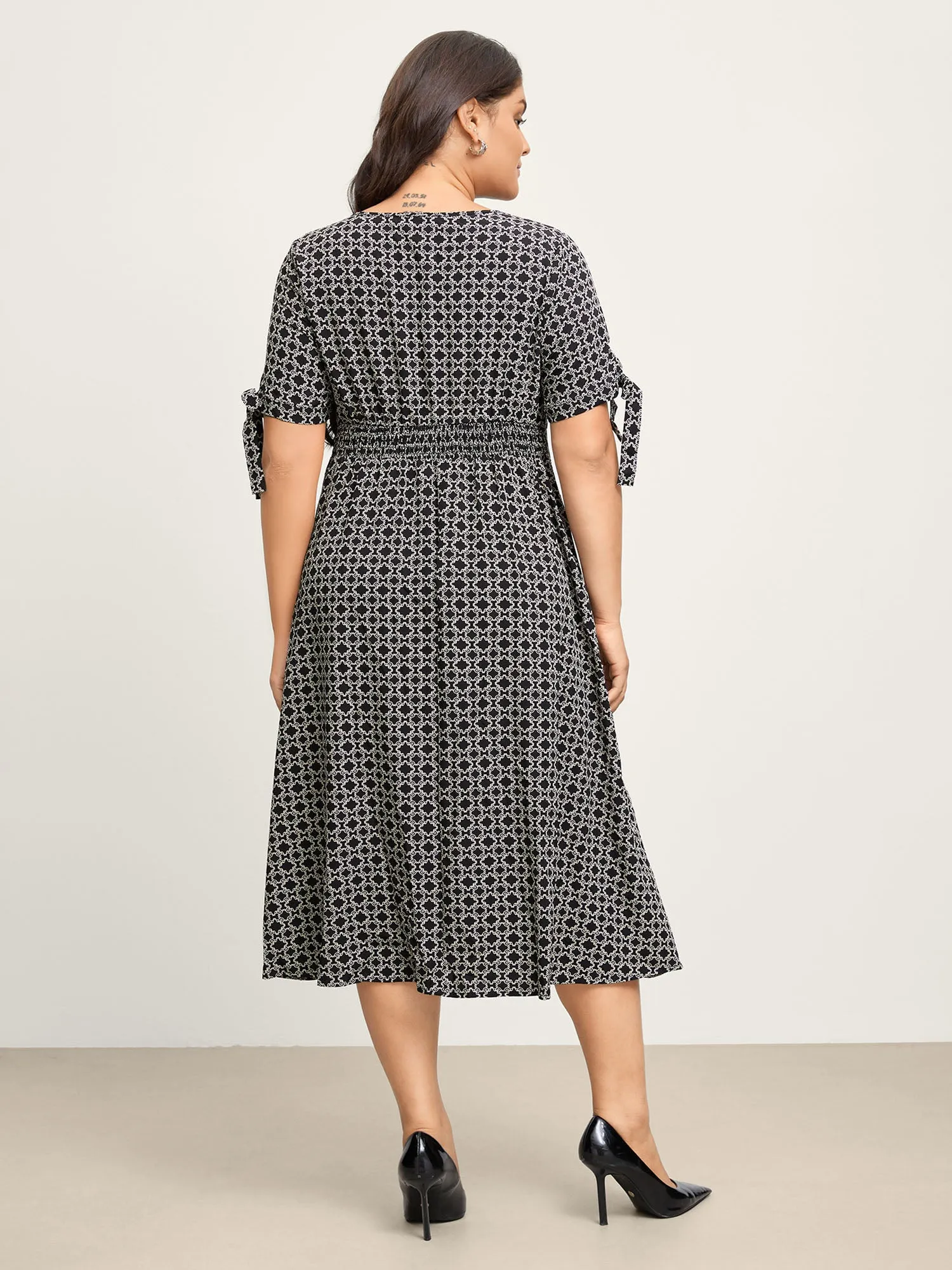 Geometric Print Sleeve Tie Midi Dress sold by Bloomchic product image thumbnail 4