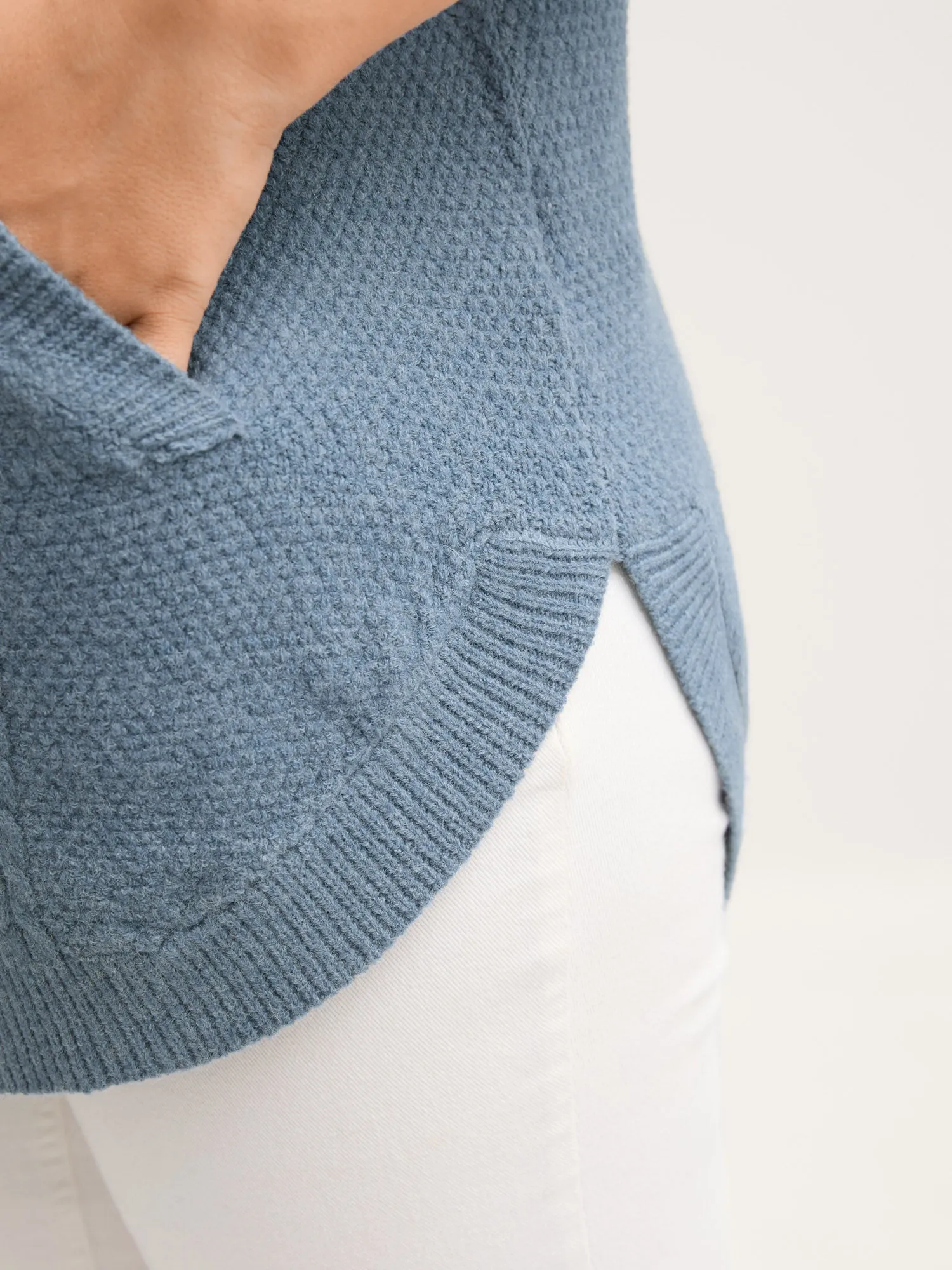 Cable Knit Curvy Hem Hooded Pullover sold by Bloomchic product image thumbnail 4