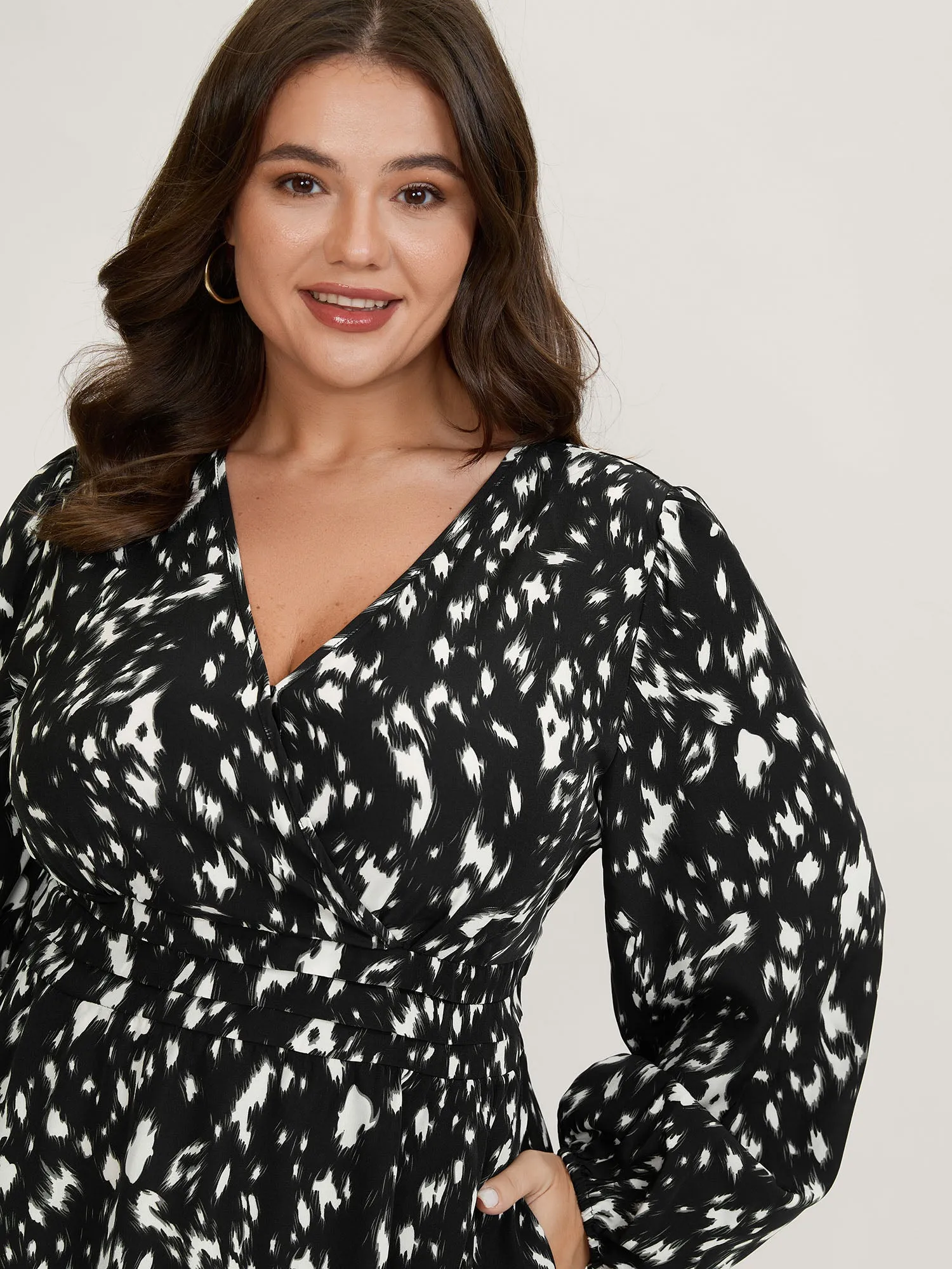 Leopard Print Pleated Waist Wrap Midi Dress sold by Bloomchic product image thumbnail 2