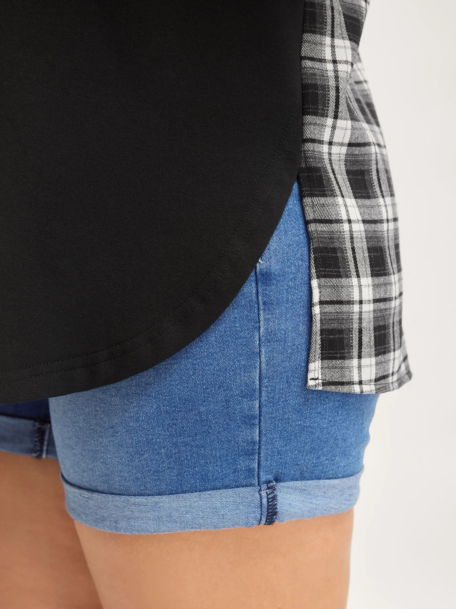 Checkered Print Contrast Notched Collar Sweatshirt sold by Bloomchic product image thumbnail 5