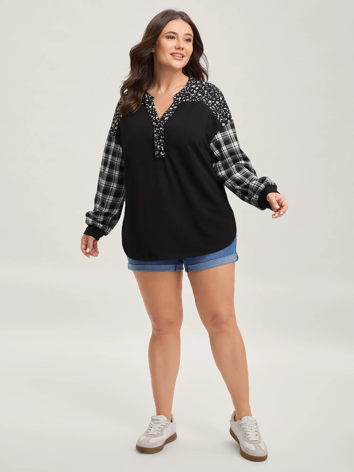 Checkered Print Contrast Notched Collar Sweatshirt sold by Bloomchic product image thumbnail 3