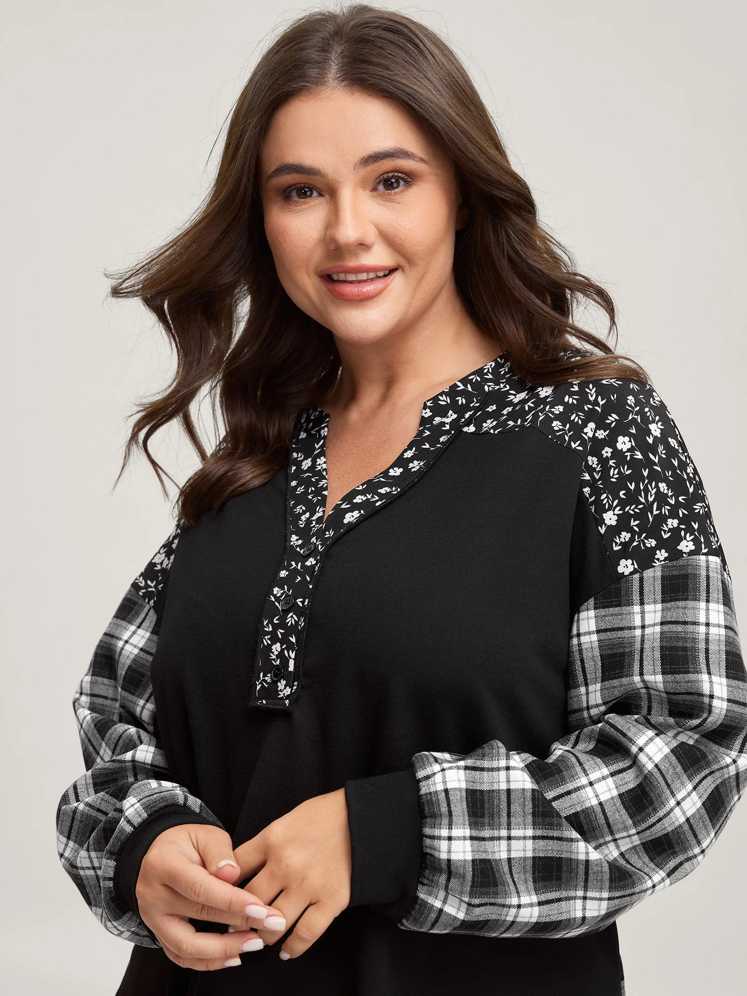 Checkered Print Contrast Notched Collar Sweatshirt sold by Bloomchic product image thumbnail 2