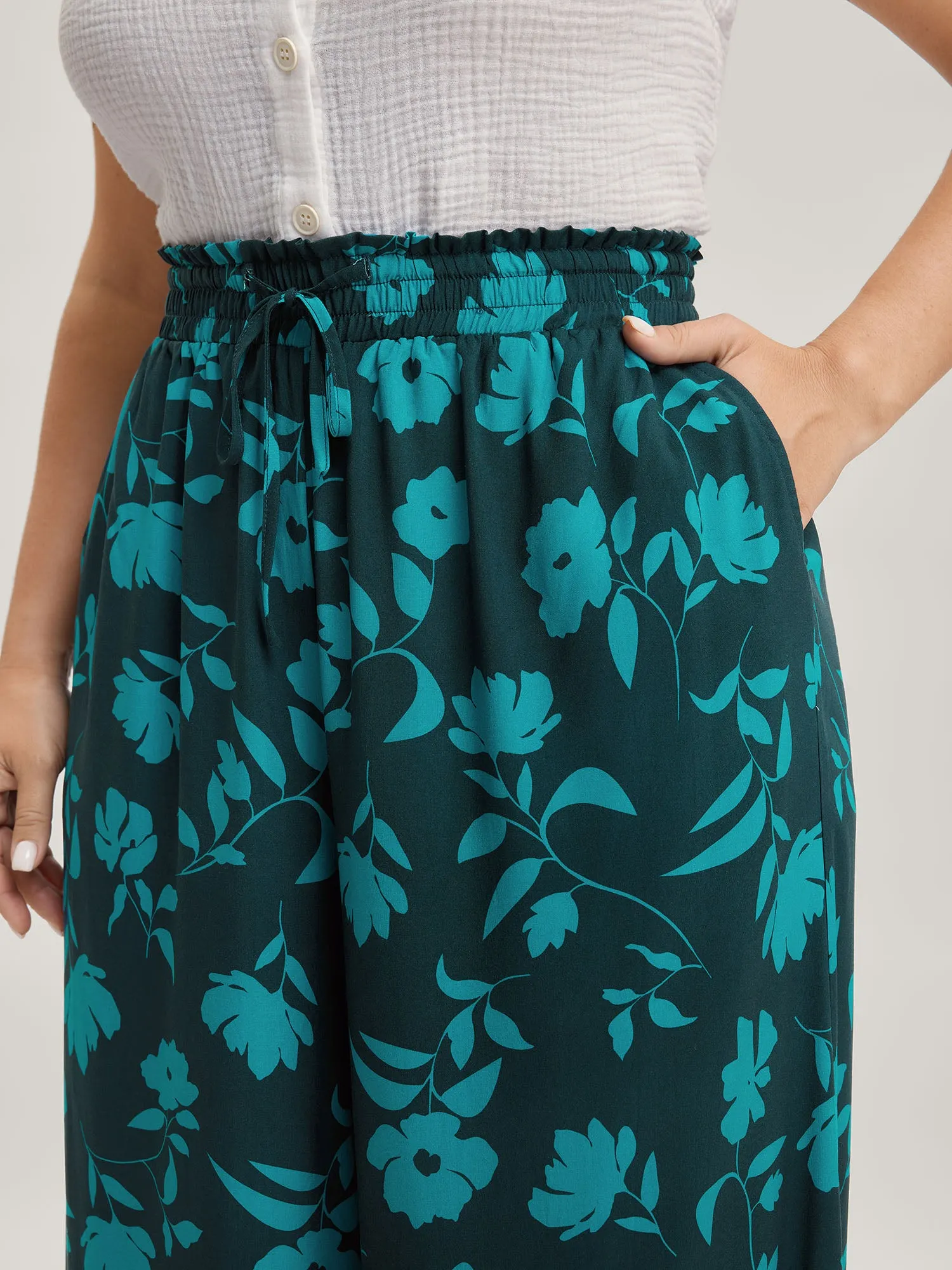 Silhouette Floral Print Drawstring Wide-Leg Pants sold by Bloomchic product image thumbnail 3
