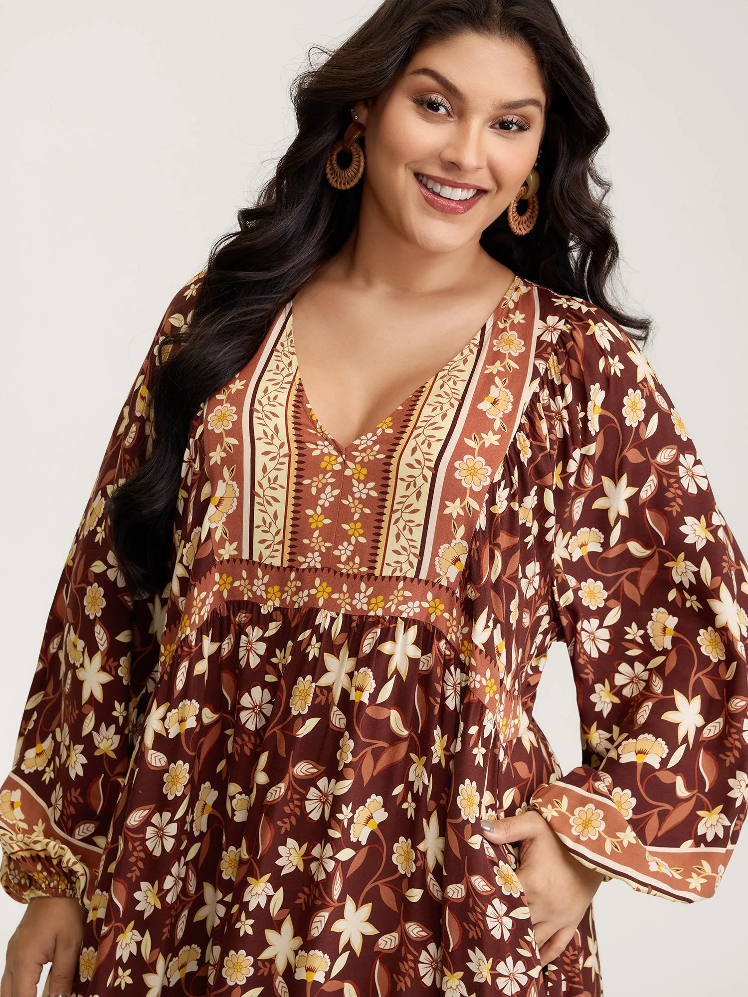 Floral Print Contrast Neckline Maxi Dress sold by Bloomchic product image thumbnail 2