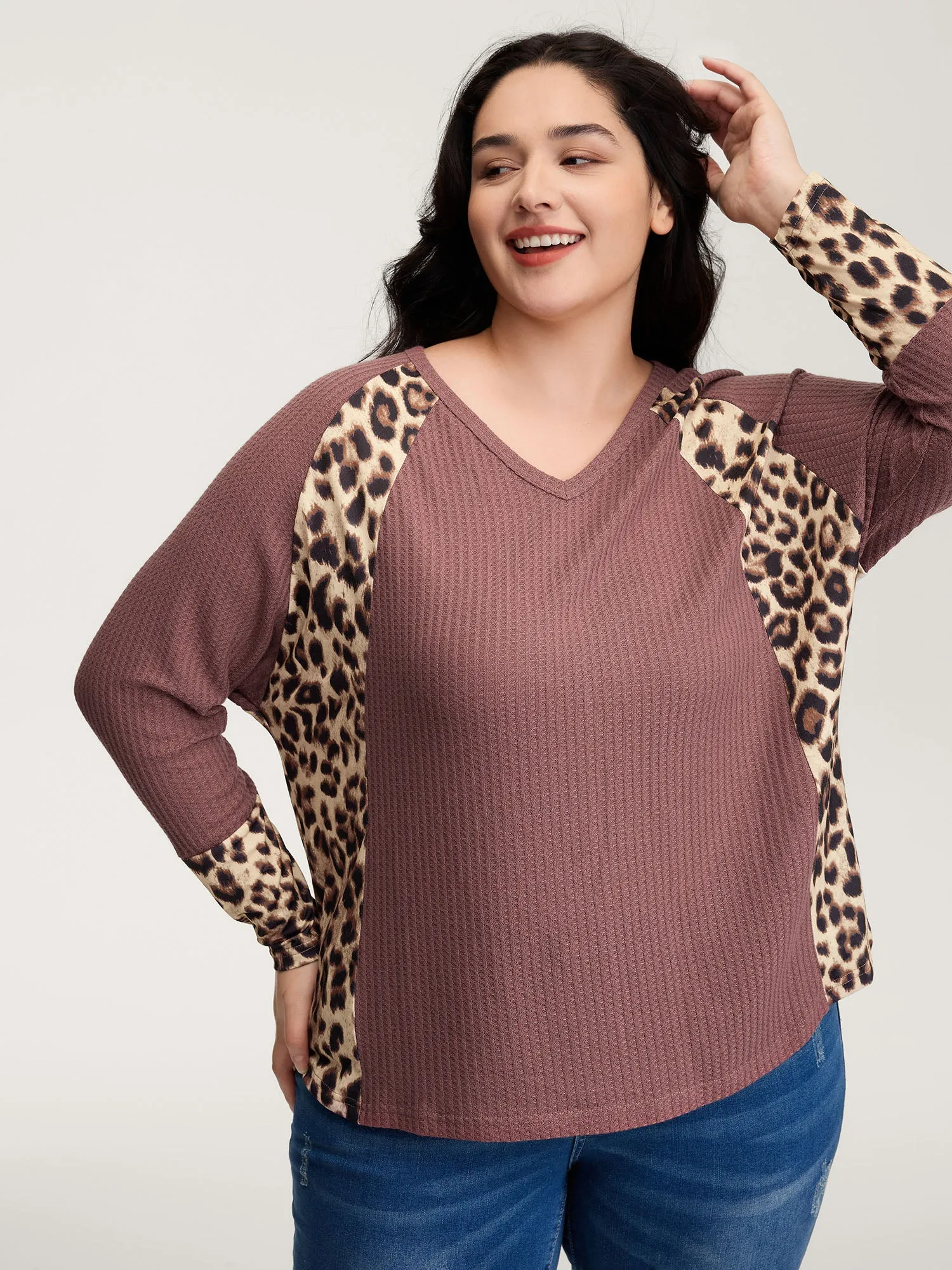 Leopard Contrast Textured V-Neck T-Shirt sold by Bloomchic product image thumbnail 2