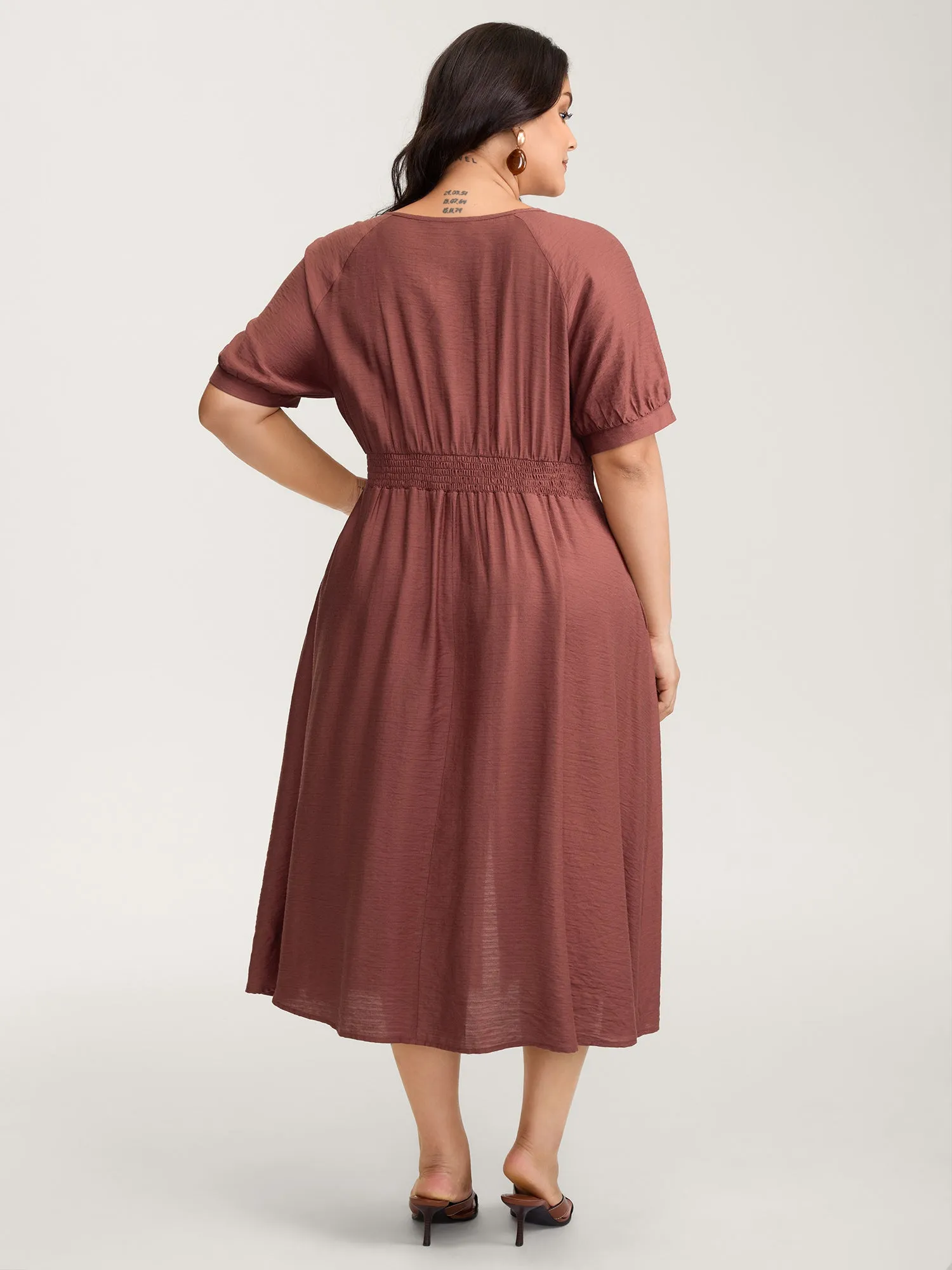 Textured Shirred Cinched-Waist Maxi Dress sold by Bloomchic product image thumbnail 4