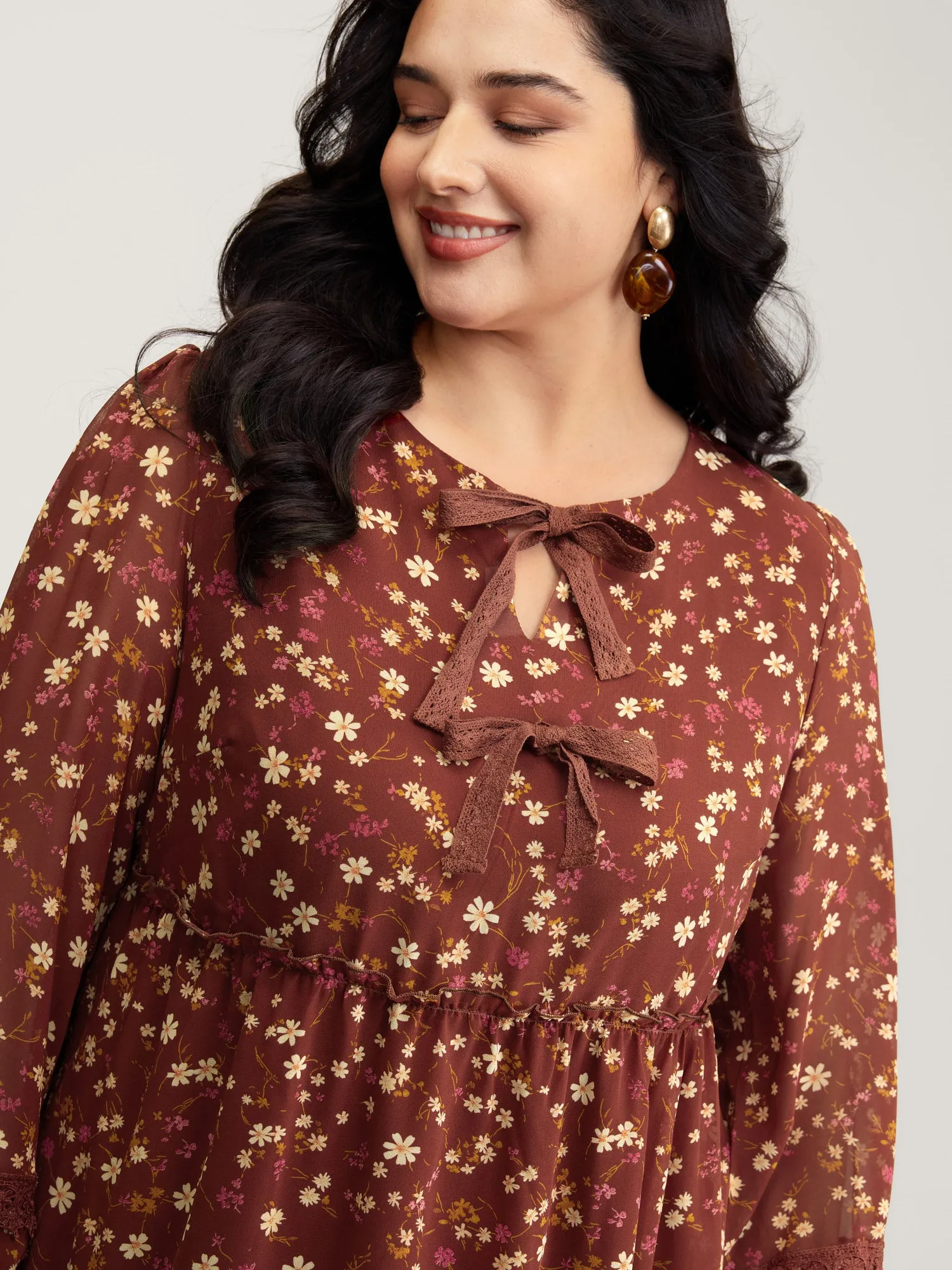 Bowknot Neckline Lace Trim Knee-Length Dress sold by Bloomchic product image thumbnail 2