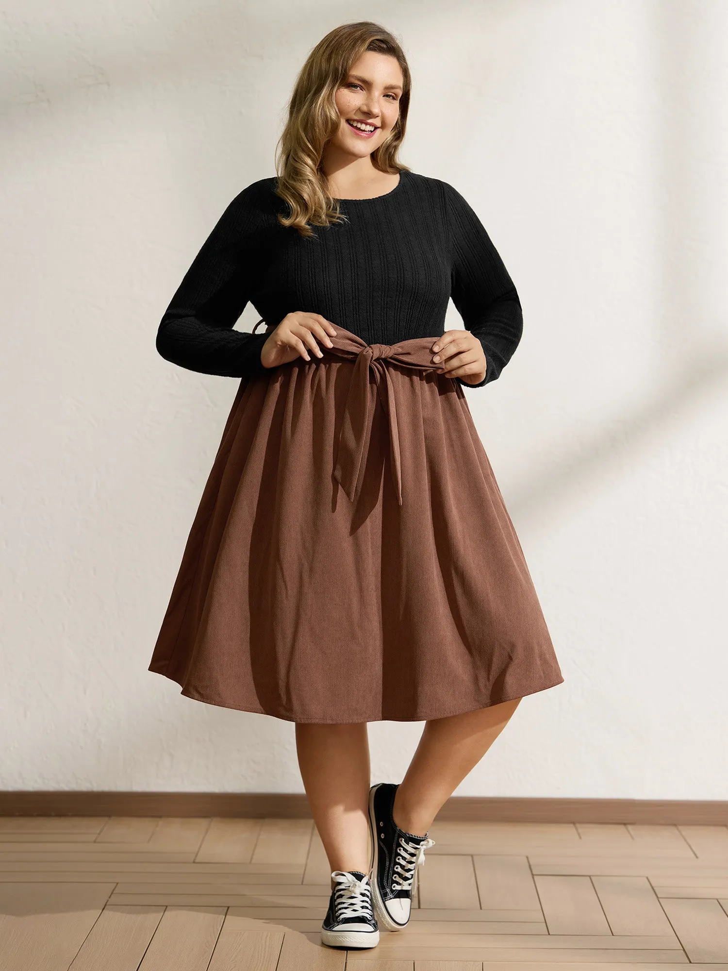 Color Contrast Belted Flared Midi Dress sold by Bloomchic product image thumbnail 3