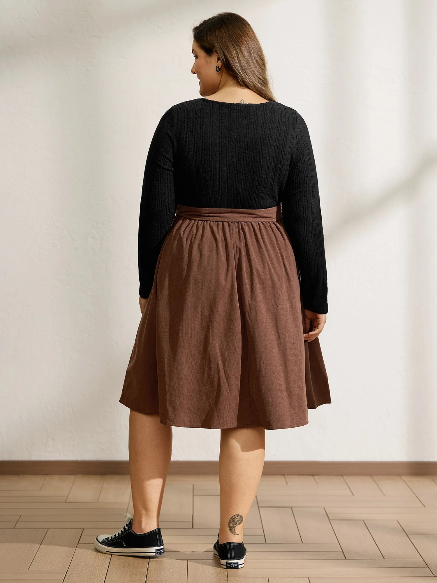 Color Contrast Belted Flared Midi Dress sold by Bloomchic product image thumbnail 4