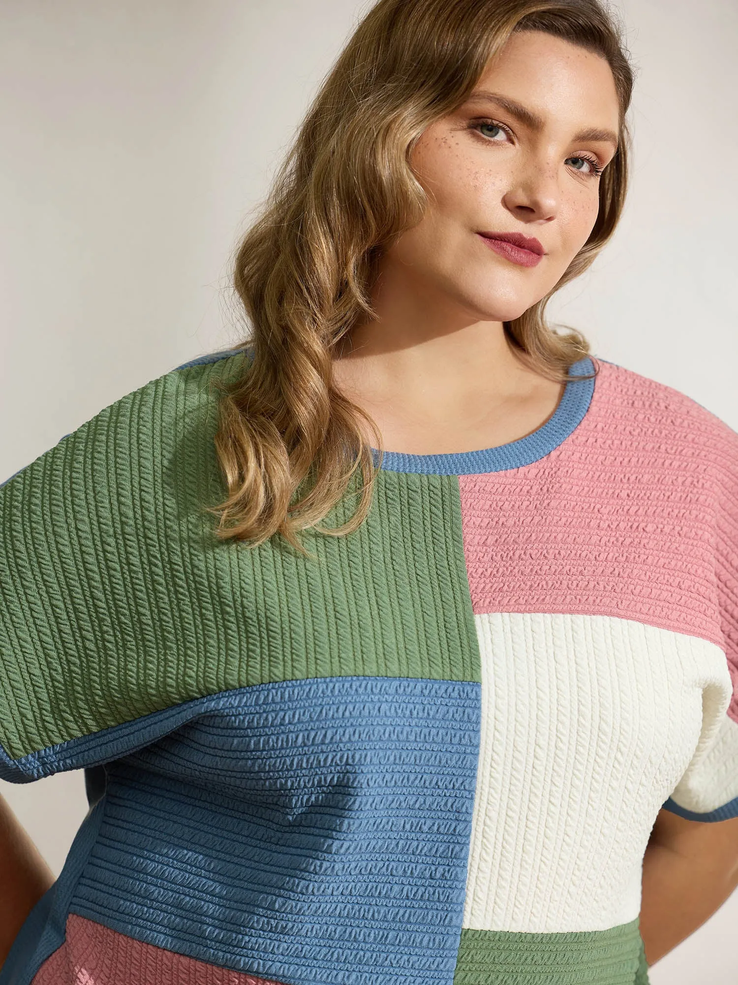 Colorblock Textured Round Neck T-Shirt sold by Bloomchic product image thumbnail 2