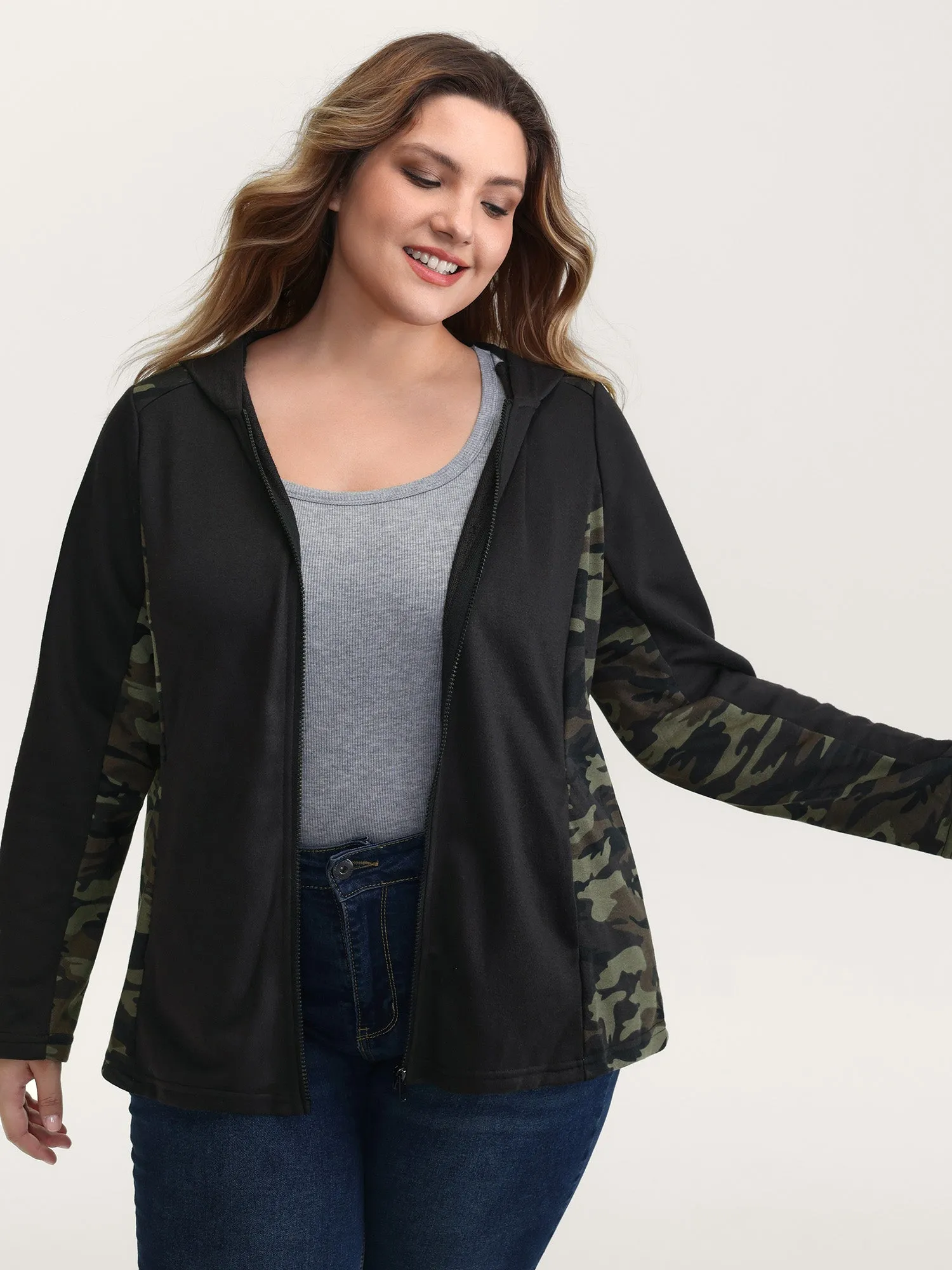 Camouflage Print Contrast Zipper Jacket sold by Bloomchic product image thumbnail 2