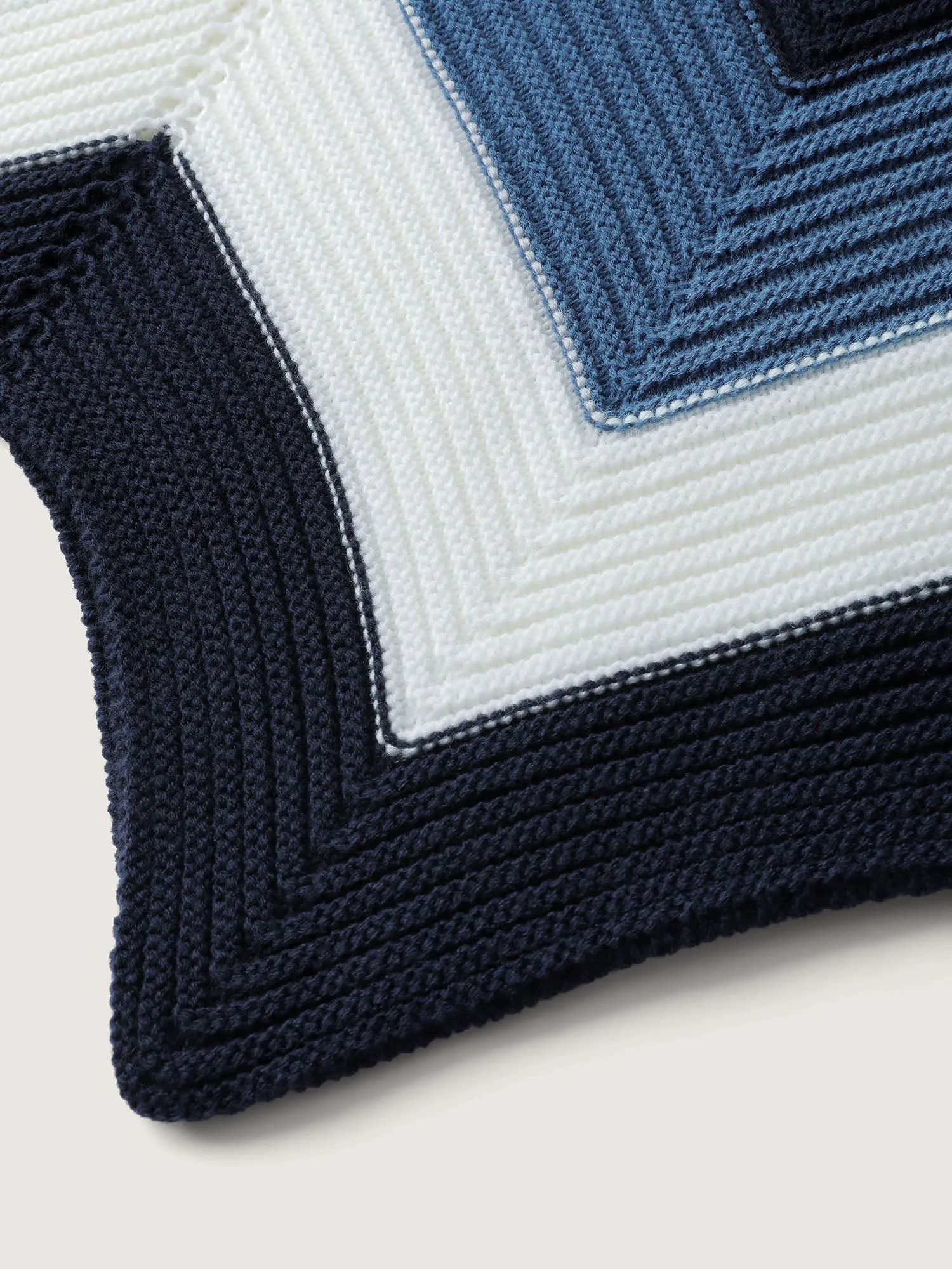 Round Neck Colorblock Asymmetrical Hem Pullover sold by Bloomchic product image thumbnail 5