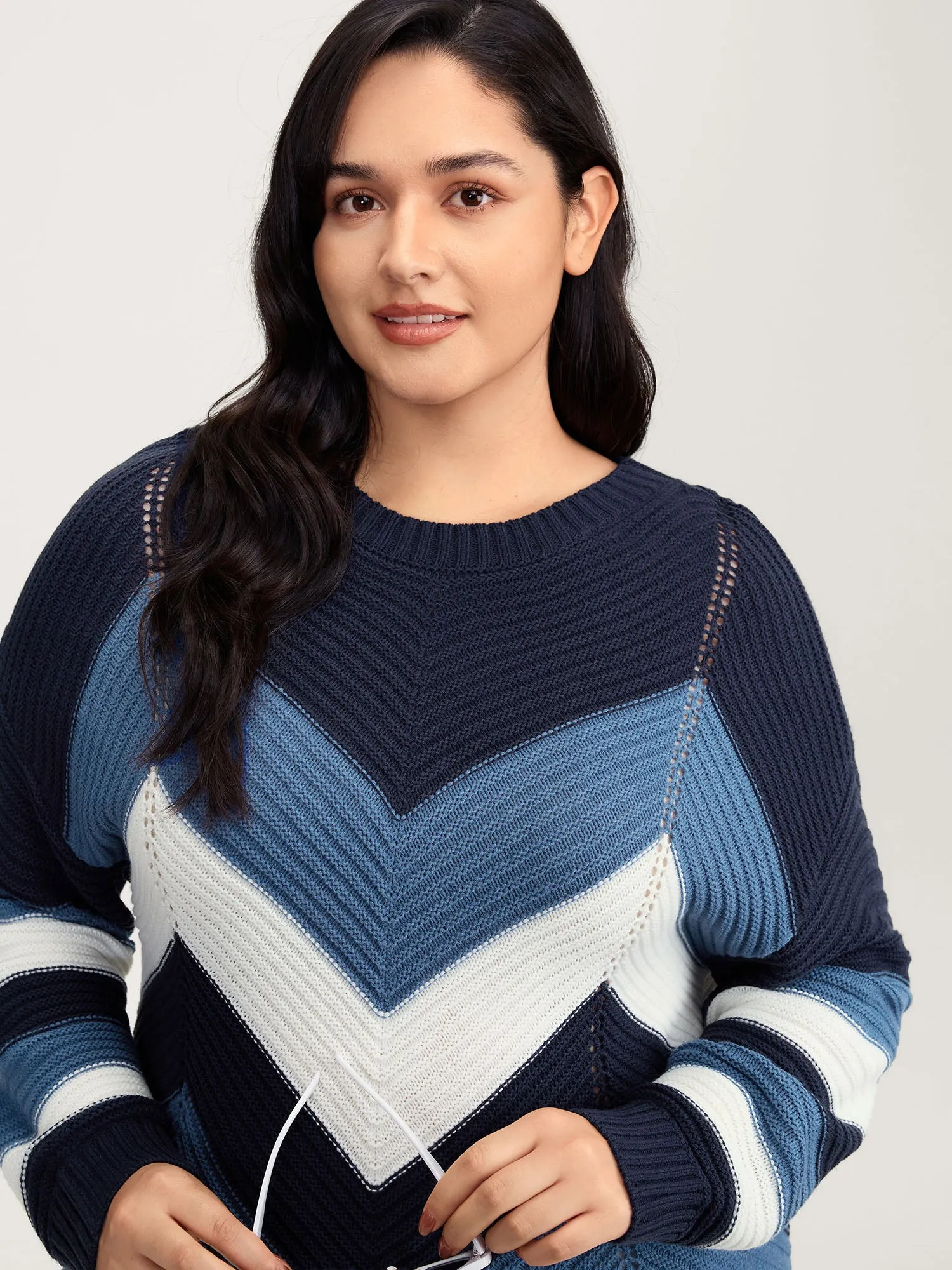 Round Neck Colorblock Asymmetrical Hem Pullover sold by Bloomchic product image thumbnail 2