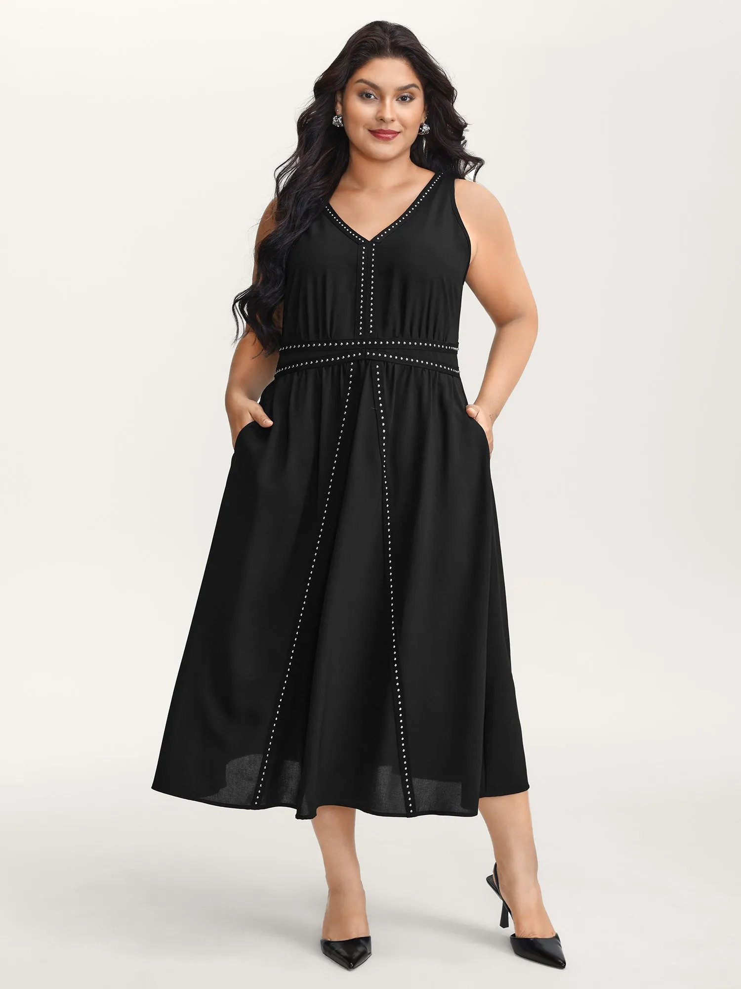 Shirred Side Pockets V-Neck Midi Dress sold by Bloomchic