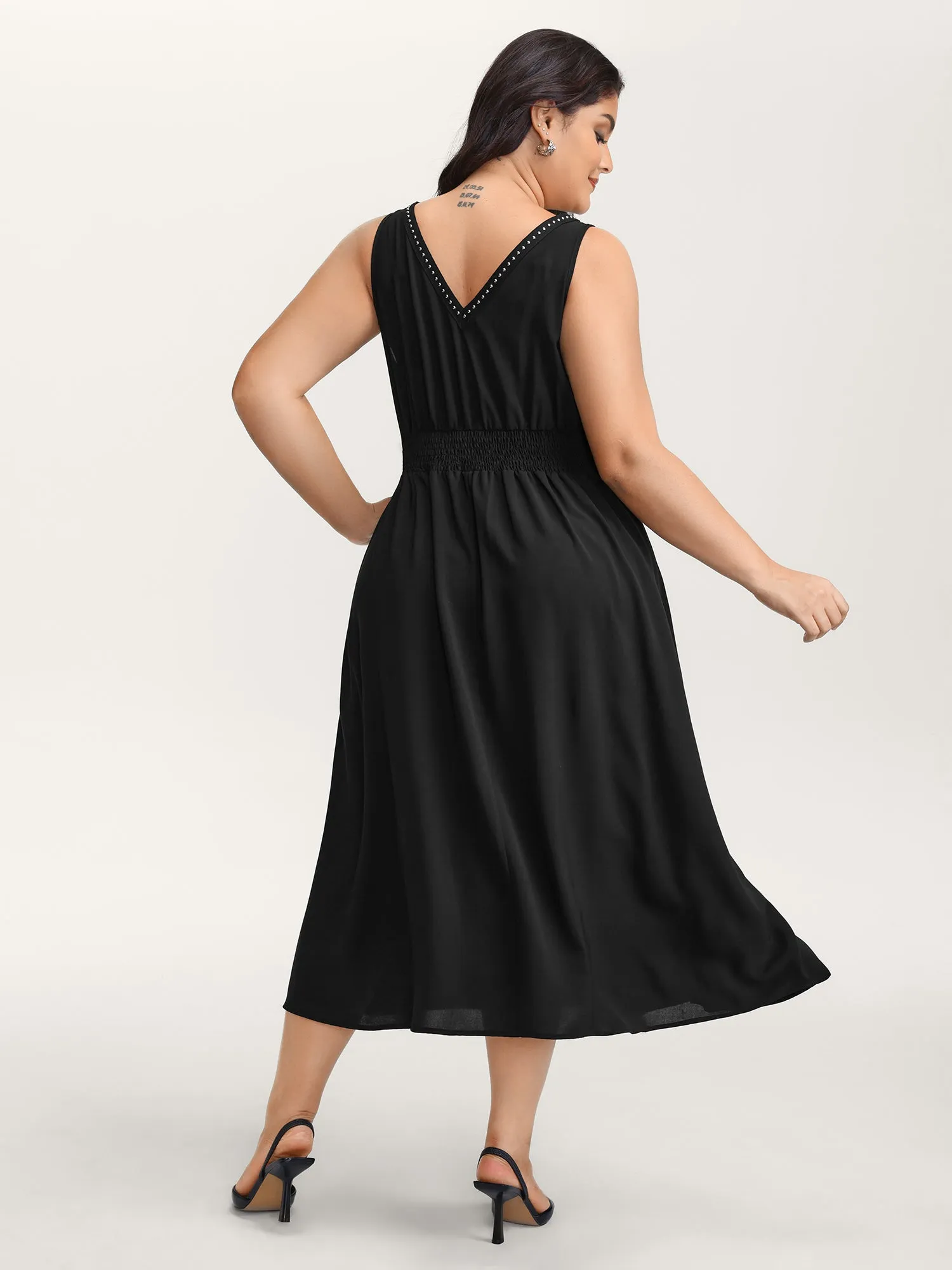 Shirred Side Pockets V-Neck Midi Dress sold by Bloomchic product image thumbnail 4