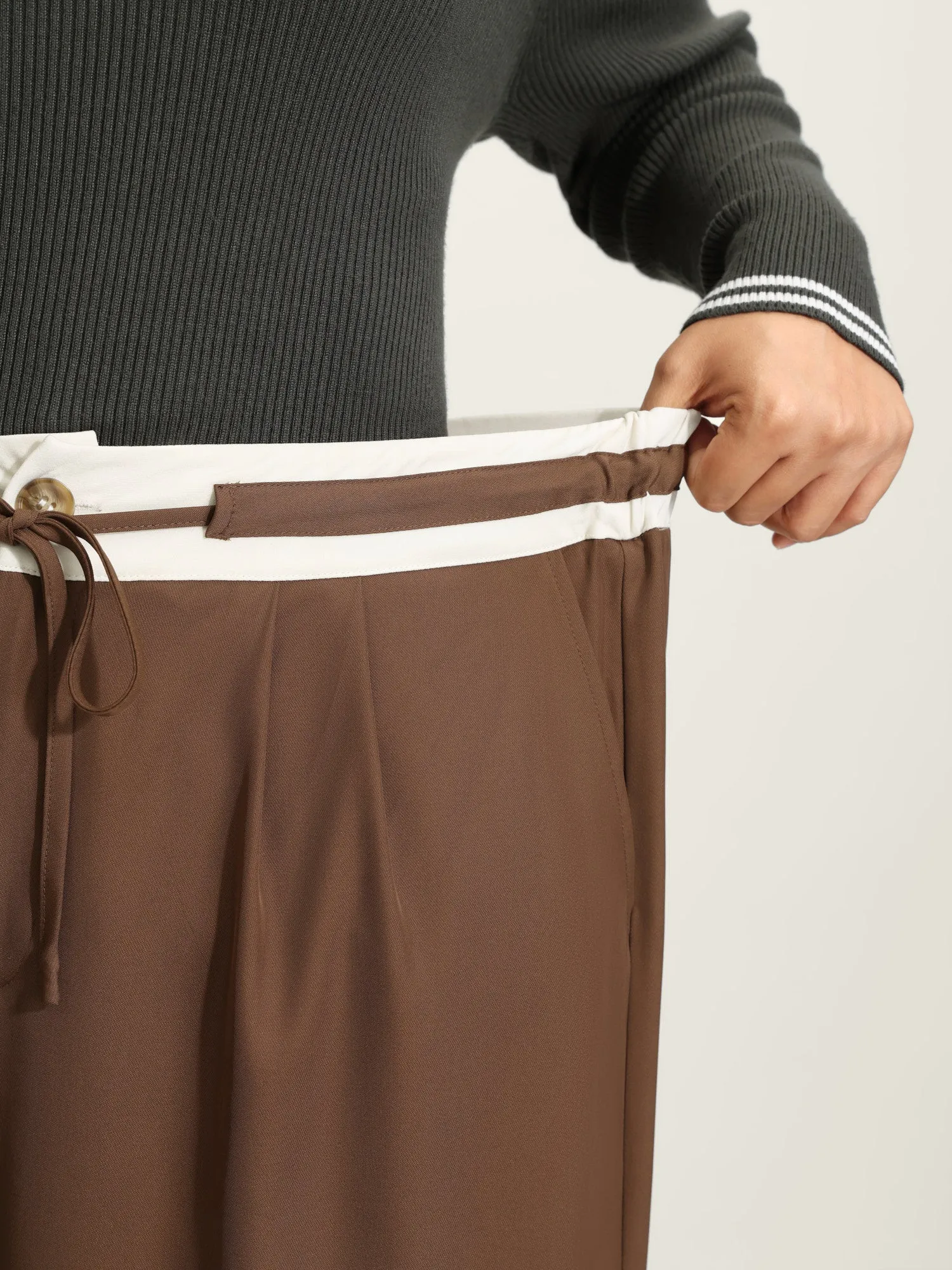 Color Contrast Drawstring Wide-Leg Pants sold by Bloomchic product image thumbnail 4