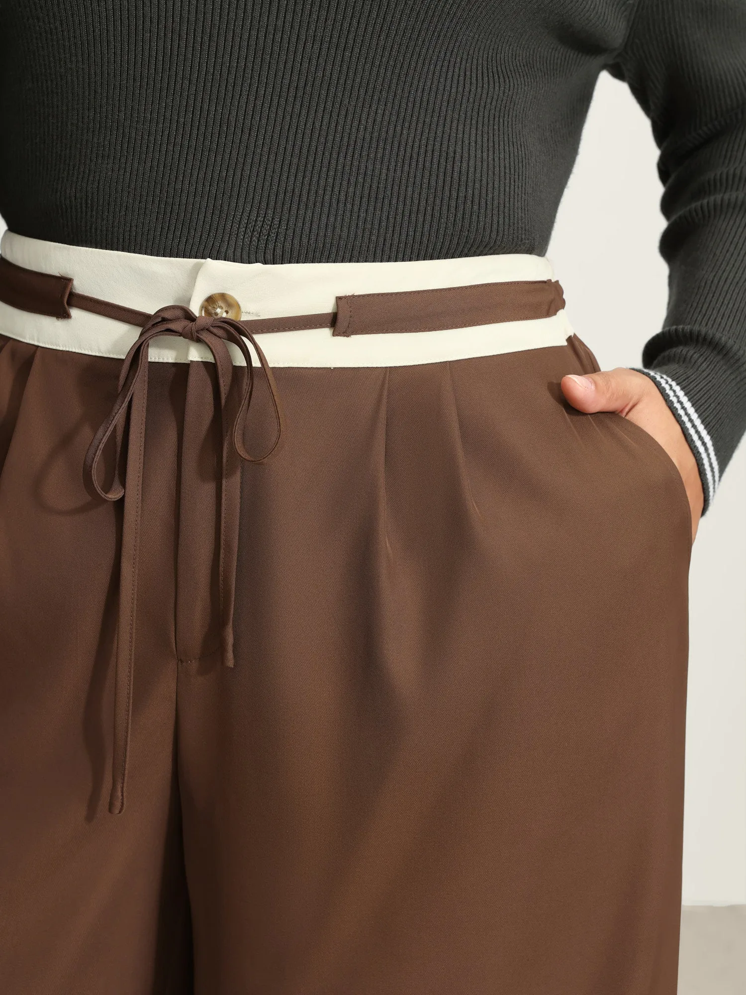 Color Contrast Drawstring Wide-Leg Pants sold by Bloomchic product image thumbnail 3