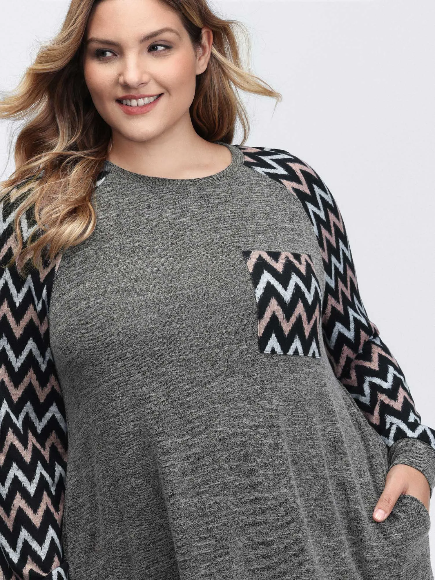 Stretchy Wavy Pattern Contrast T-Shirt sold by Bloomchic product image thumbnail 2