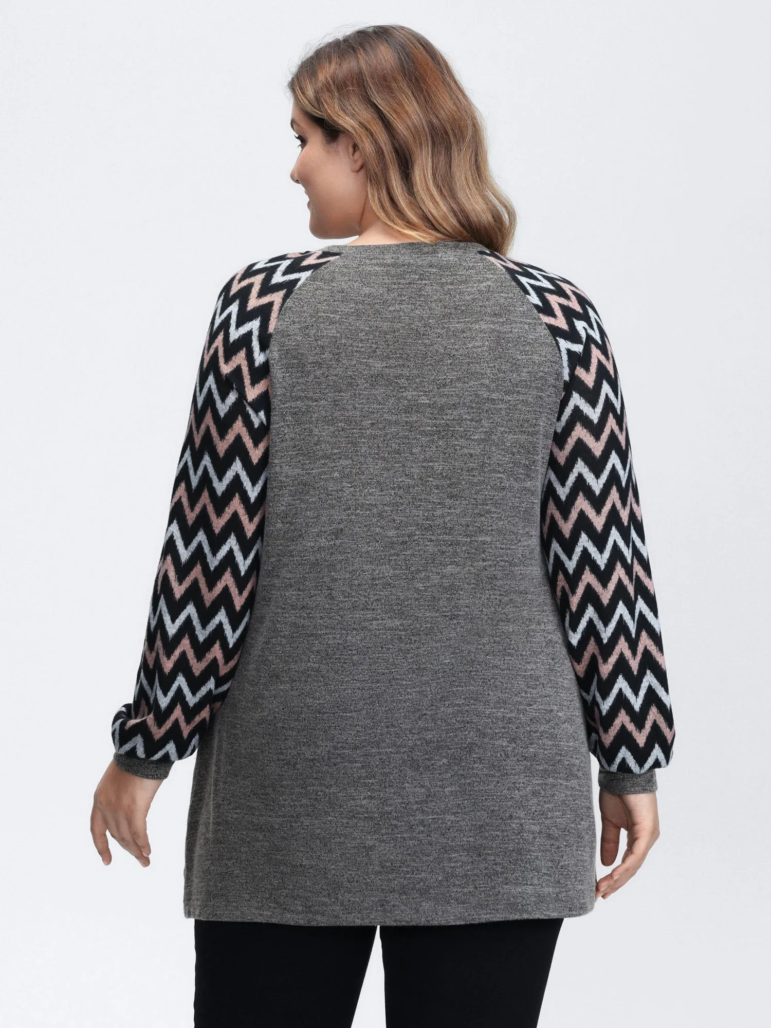 Stretchy Wavy Pattern Contrast T-Shirt sold by Bloomchic product image thumbnail 4