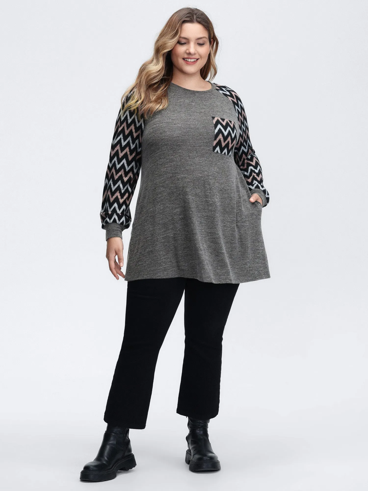 Stretchy Wavy Pattern Contrast T-Shirt sold by Bloomchic product image thumbnail 3