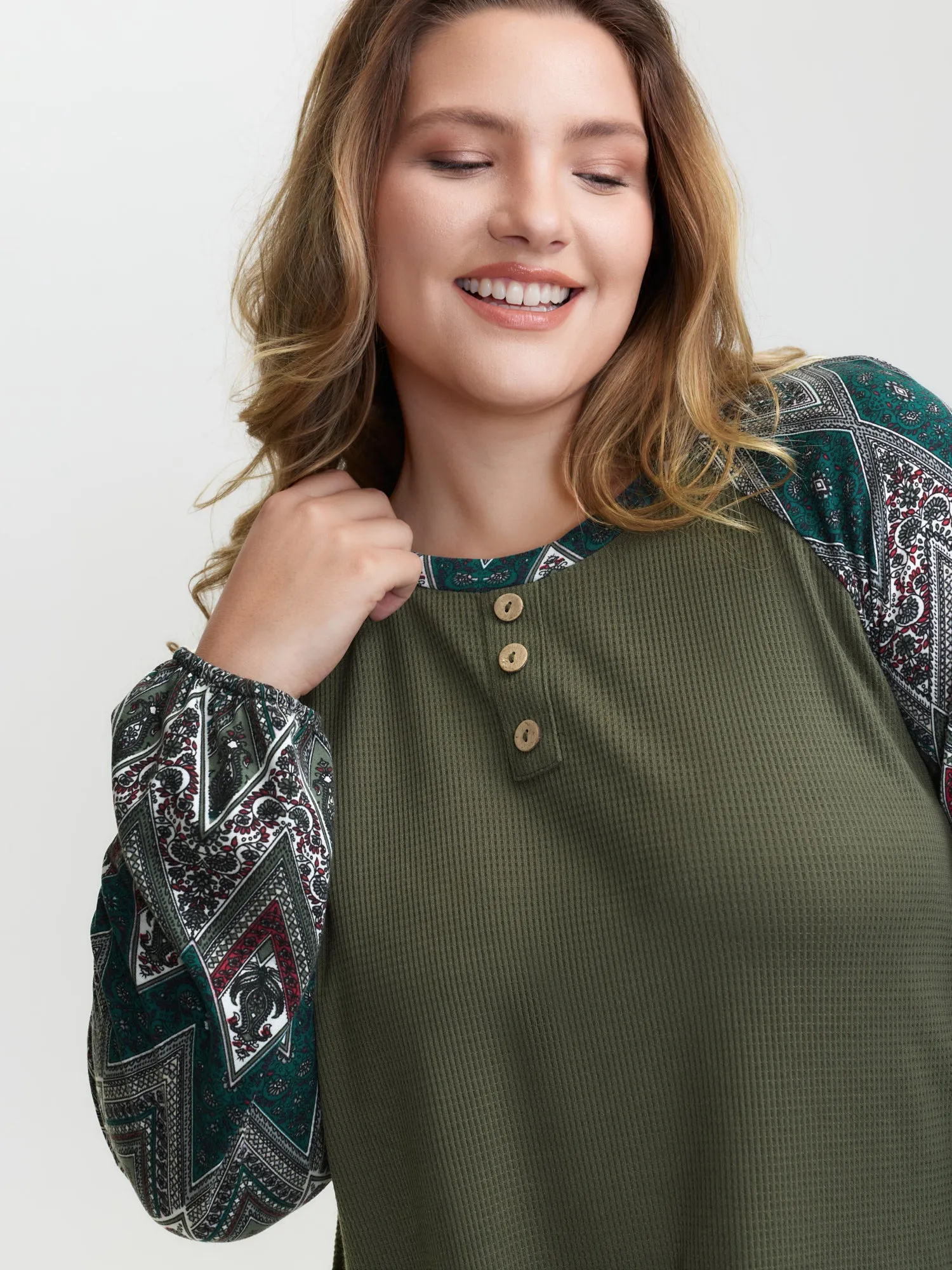 Geometric Print Ruffled Hem Button T-Shirt sold by Bloomchic product image thumbnail 4