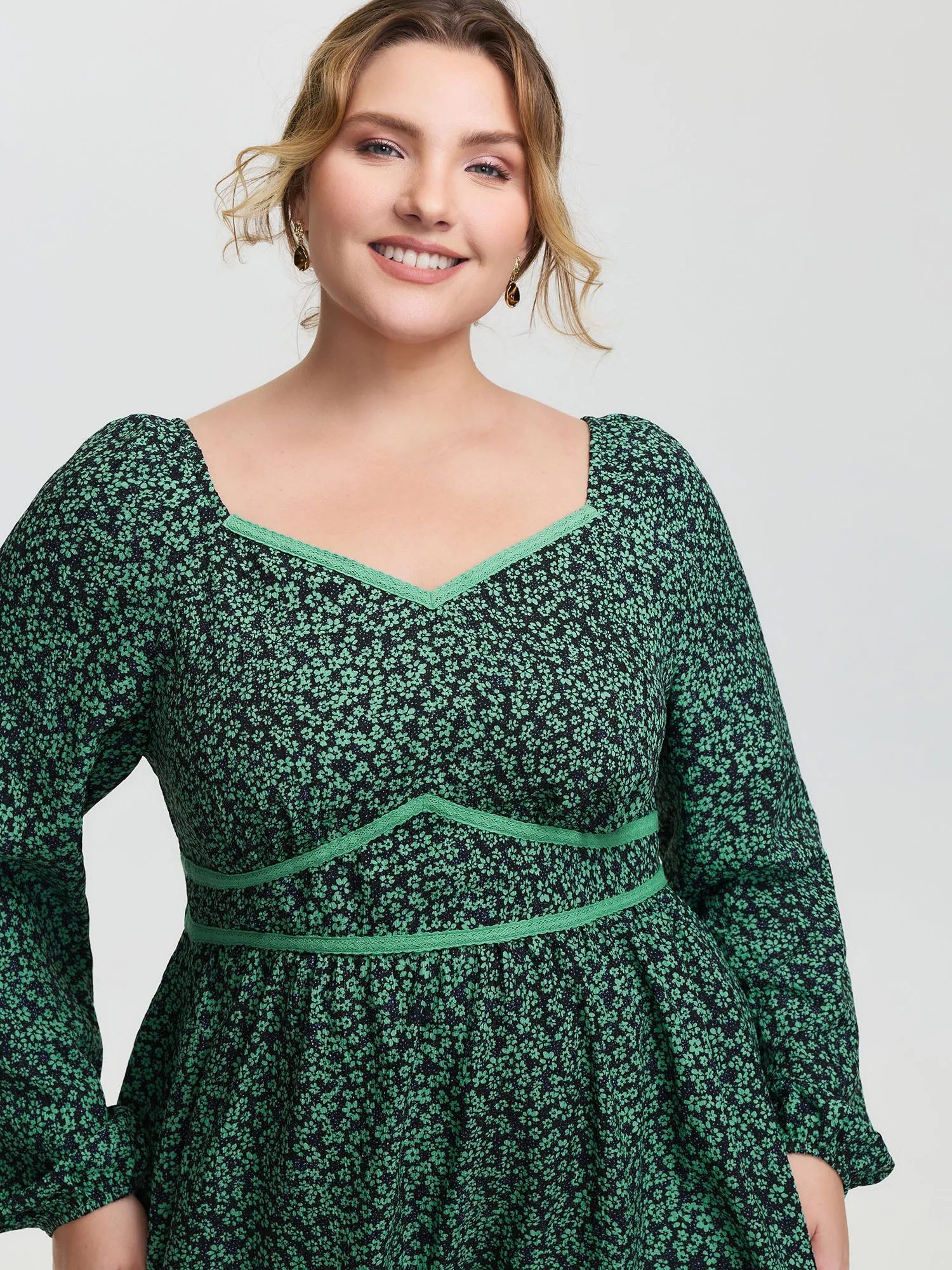 Floral Lace Trim Cinched-Waist Maxi Dress sold by Bloomchic product image thumbnail 2