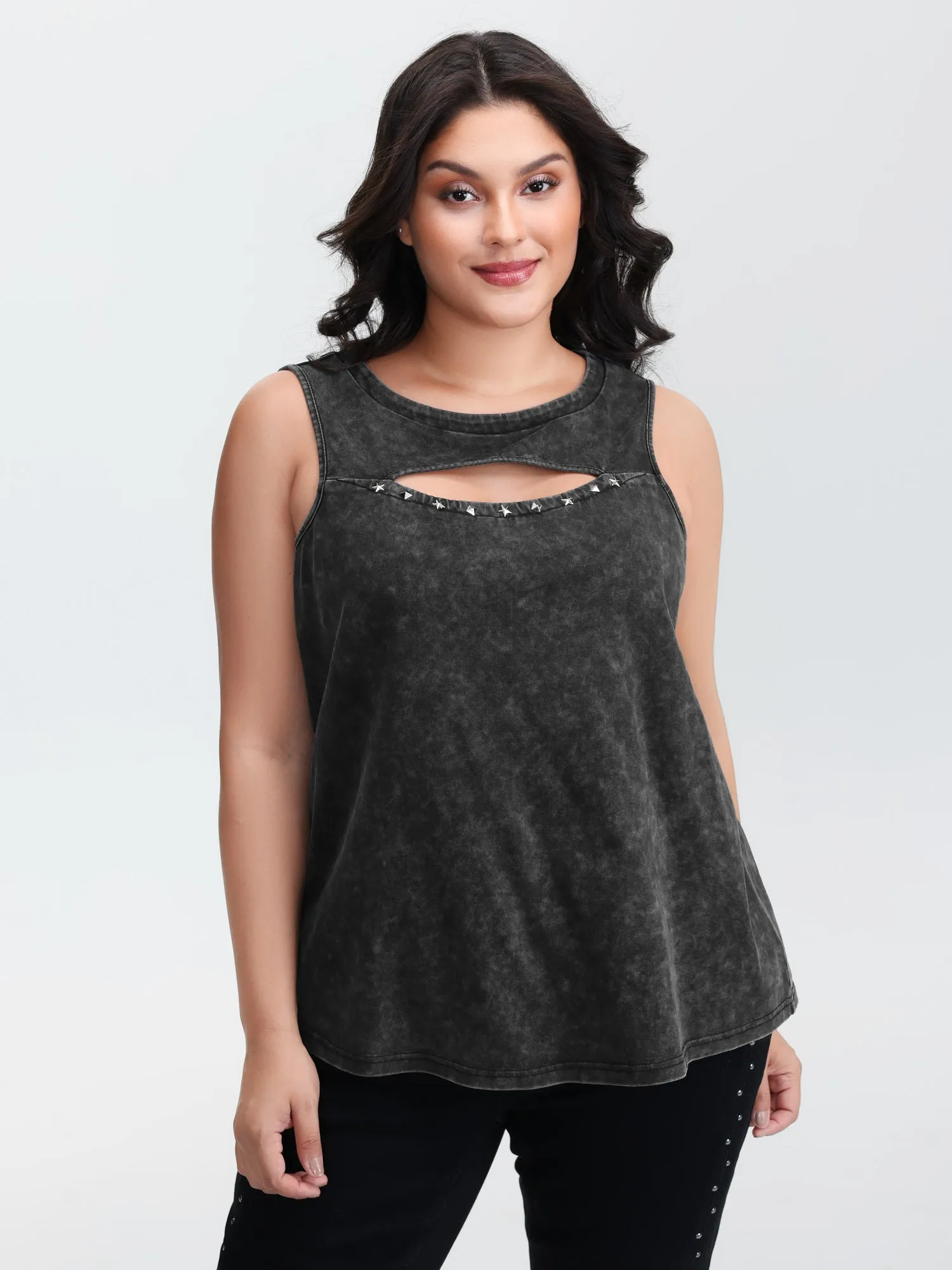 Vintage Cut Out Star Rivet Details Tank Top sold by Bloomchic product image thumbnail 2