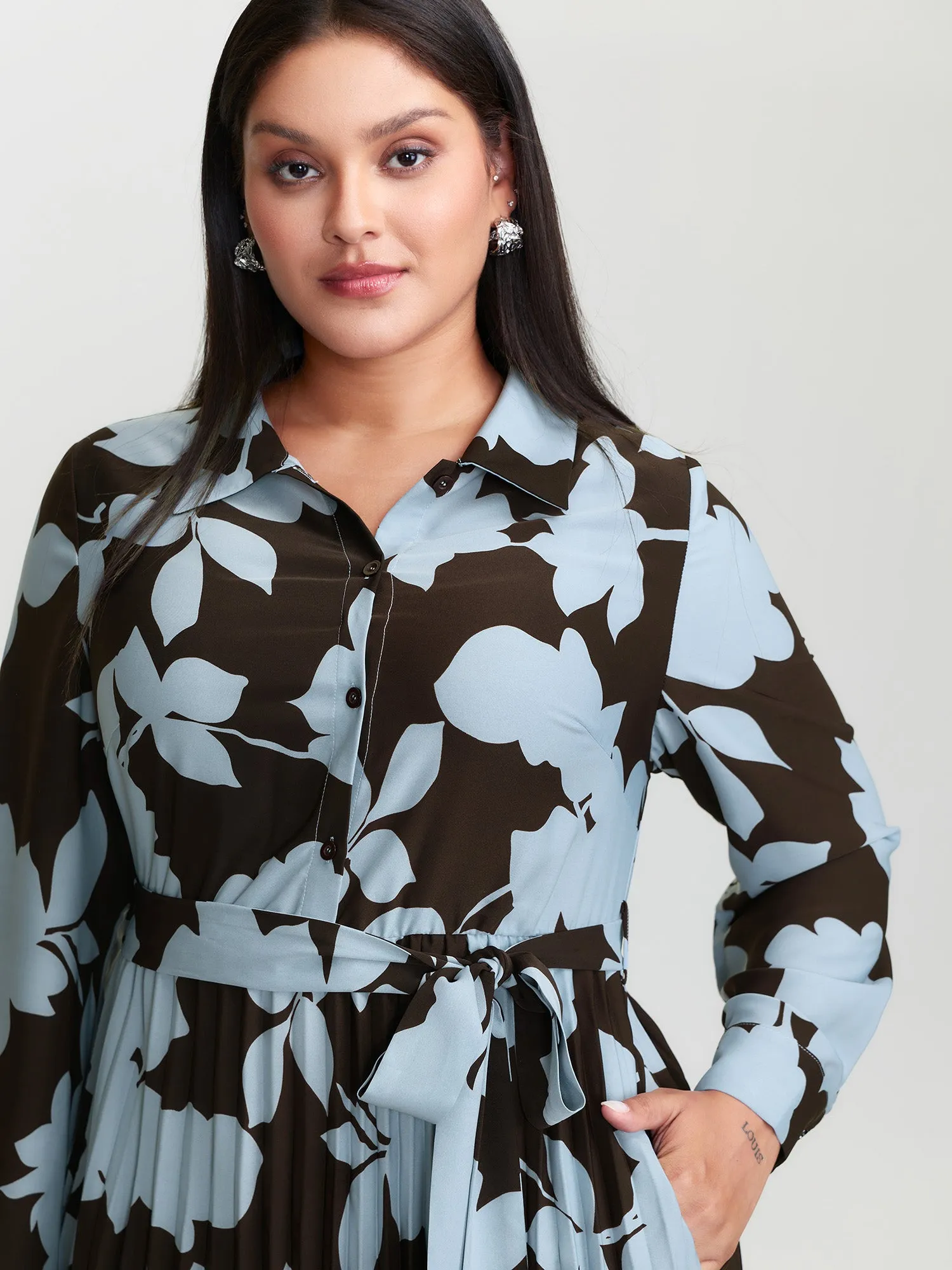 Monochrome Floral Pleated Belted Midi Dress sold by Bloomchic product image thumbnail 2