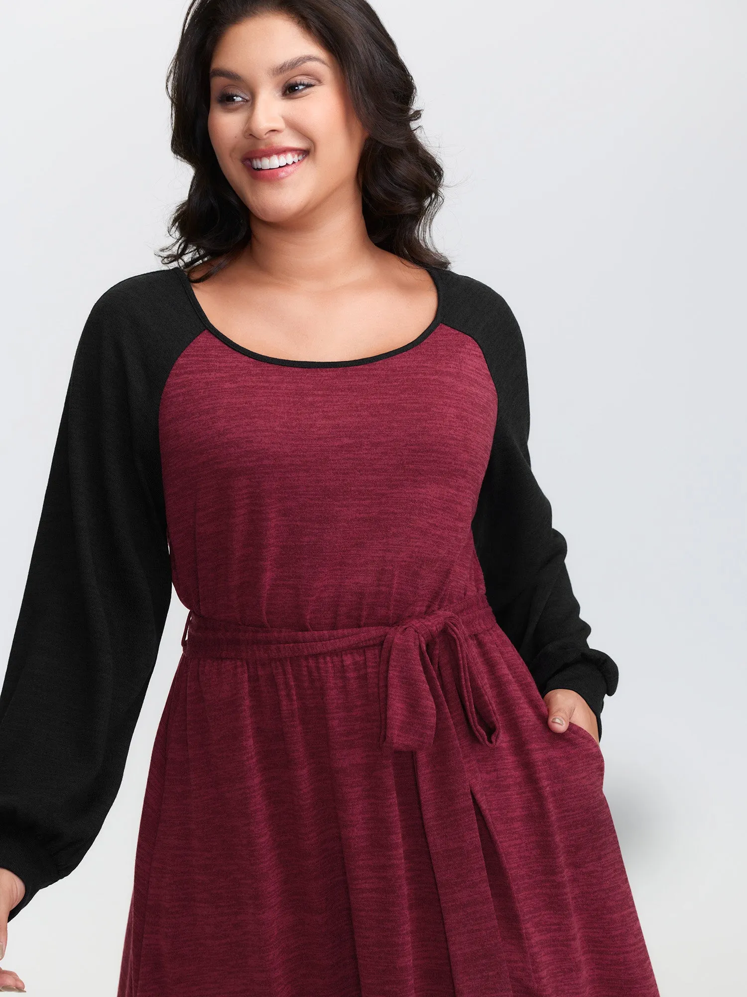 Color Contrast Back Cut-Out Stretchy Midi Dress sold by Bloomchic product image thumbnail 2