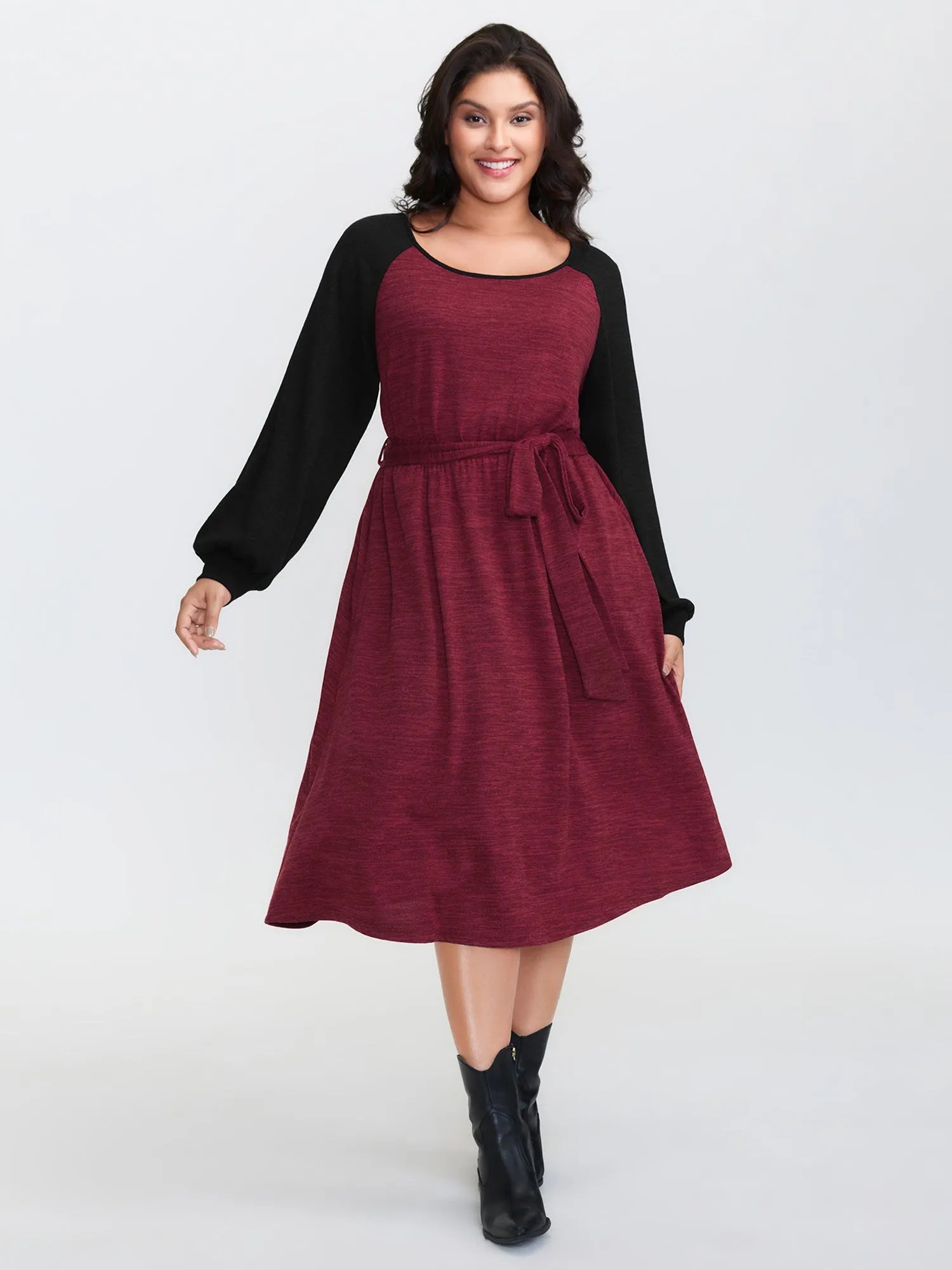 Color Contrast Back Cut-Out Stretchy Midi Dress sold by Bloomchic