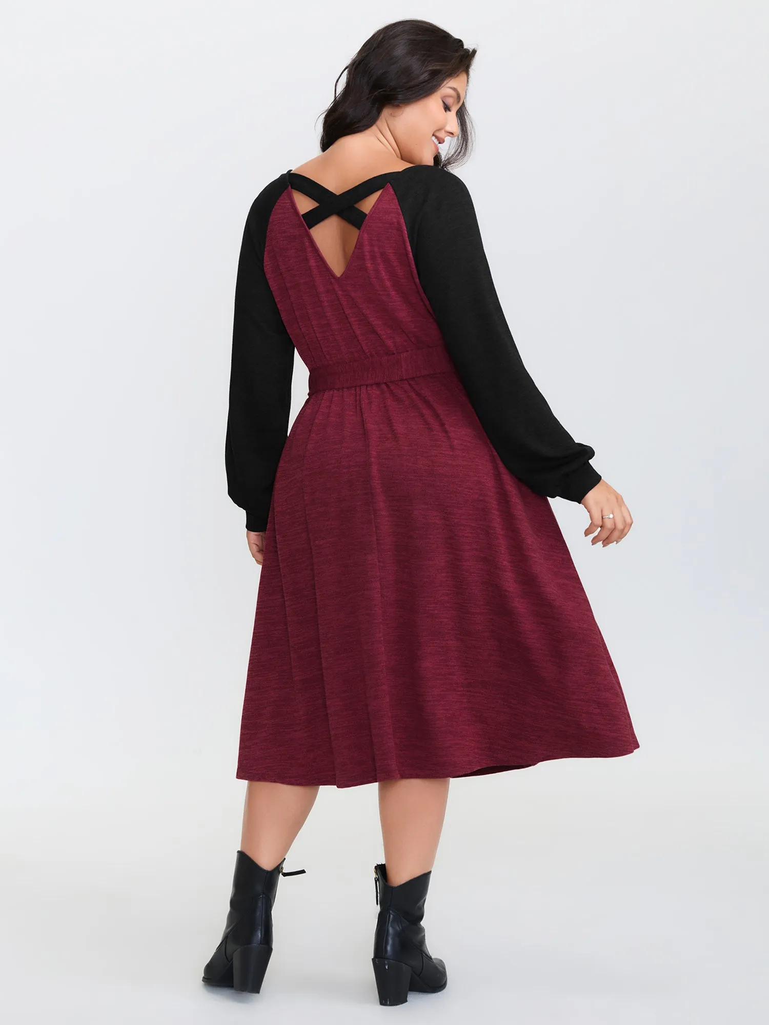 Color Contrast Back Cut-Out Stretchy Midi Dress sold by Bloomchic product image thumbnail 4