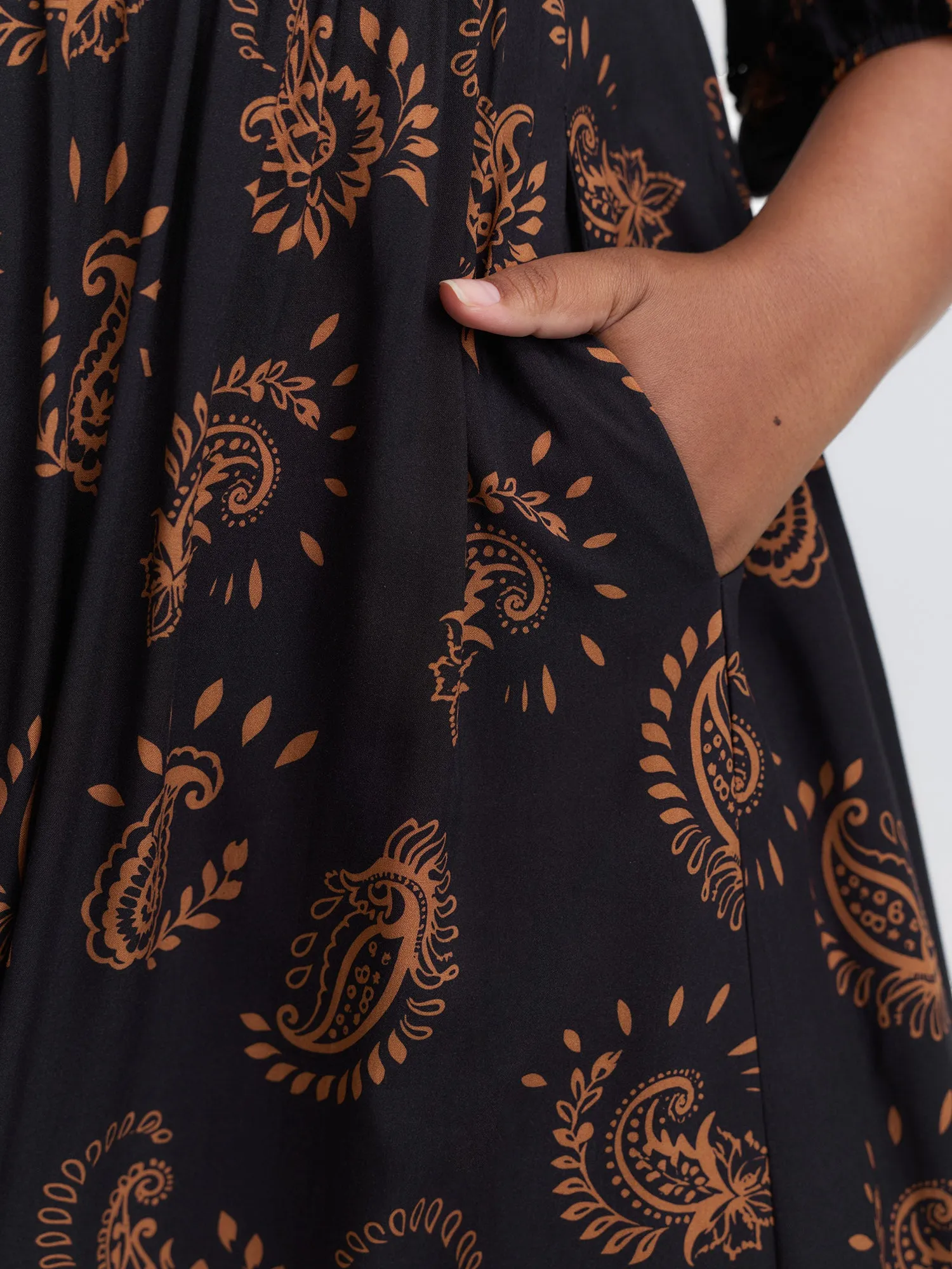 Paisley Print Lace Trim Tiered Maxi Dress sold by Bloomchic product image thumbnail 4