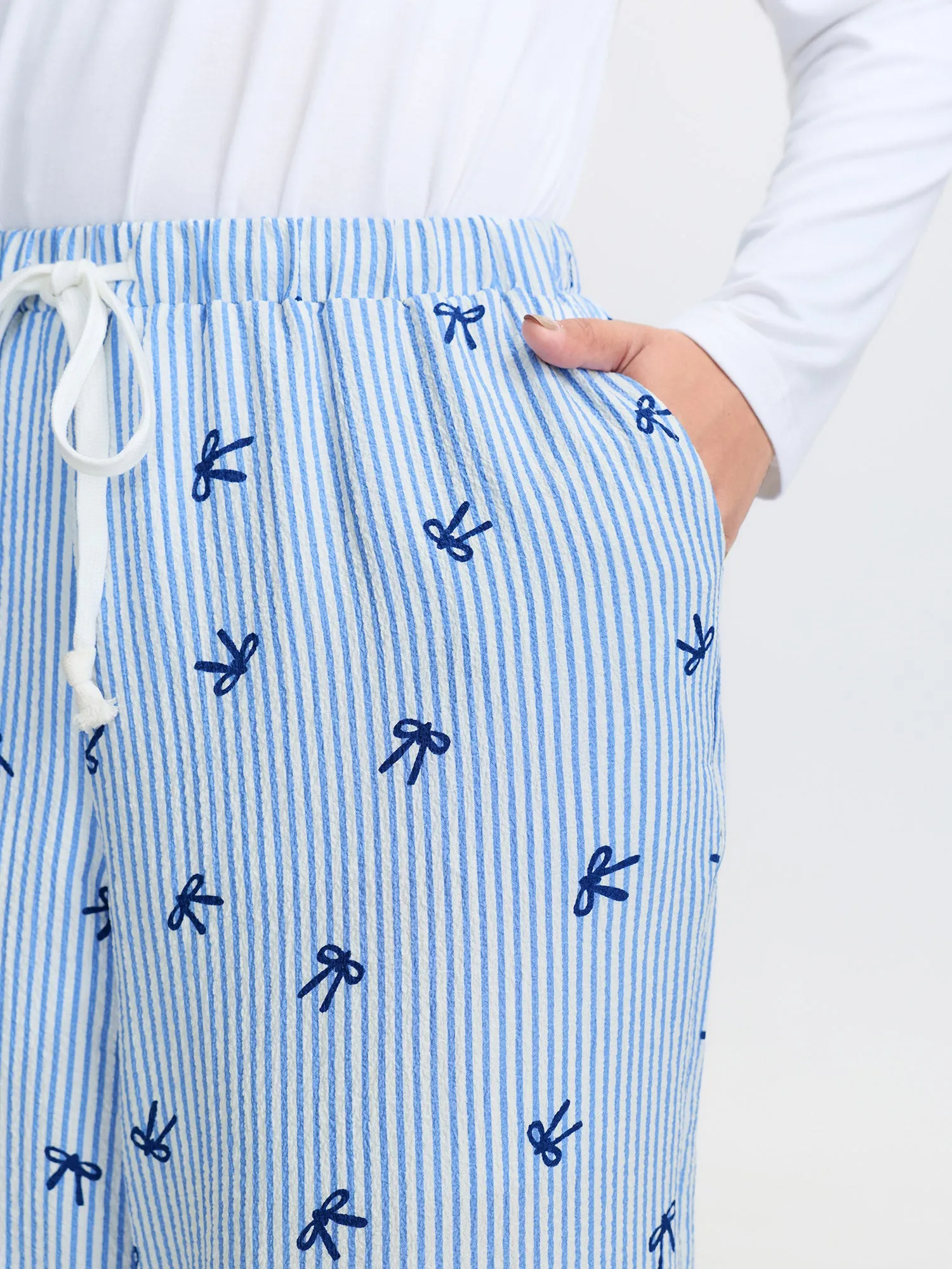 Stripe Bowknot Print Pockets Pants sold by Bloomchic product image thumbnail 3