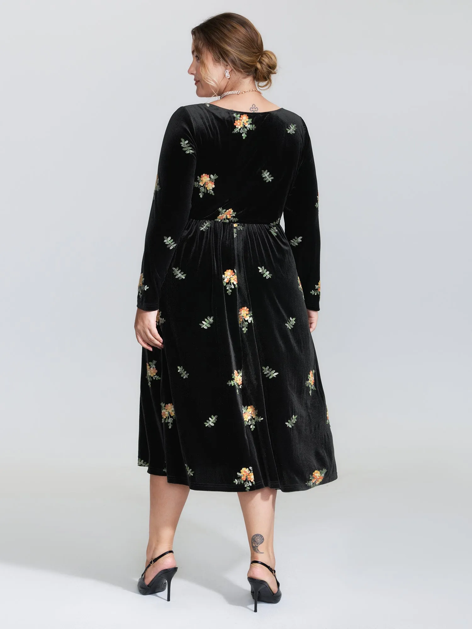 Velvet Floral Embroidered Pockets Midi Dress sold by Bloomchic product image thumbnail 4