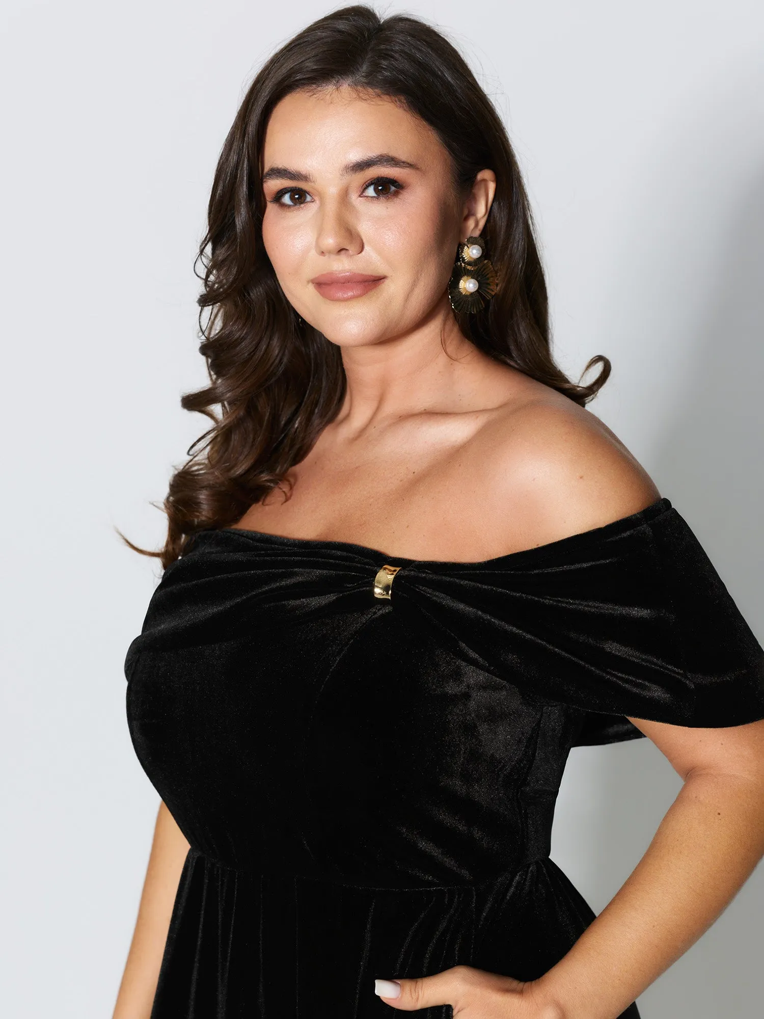 Off-Shoulder Metallic Detail Pockets Midi Dress sold by Bloomchic product image thumbnail 2