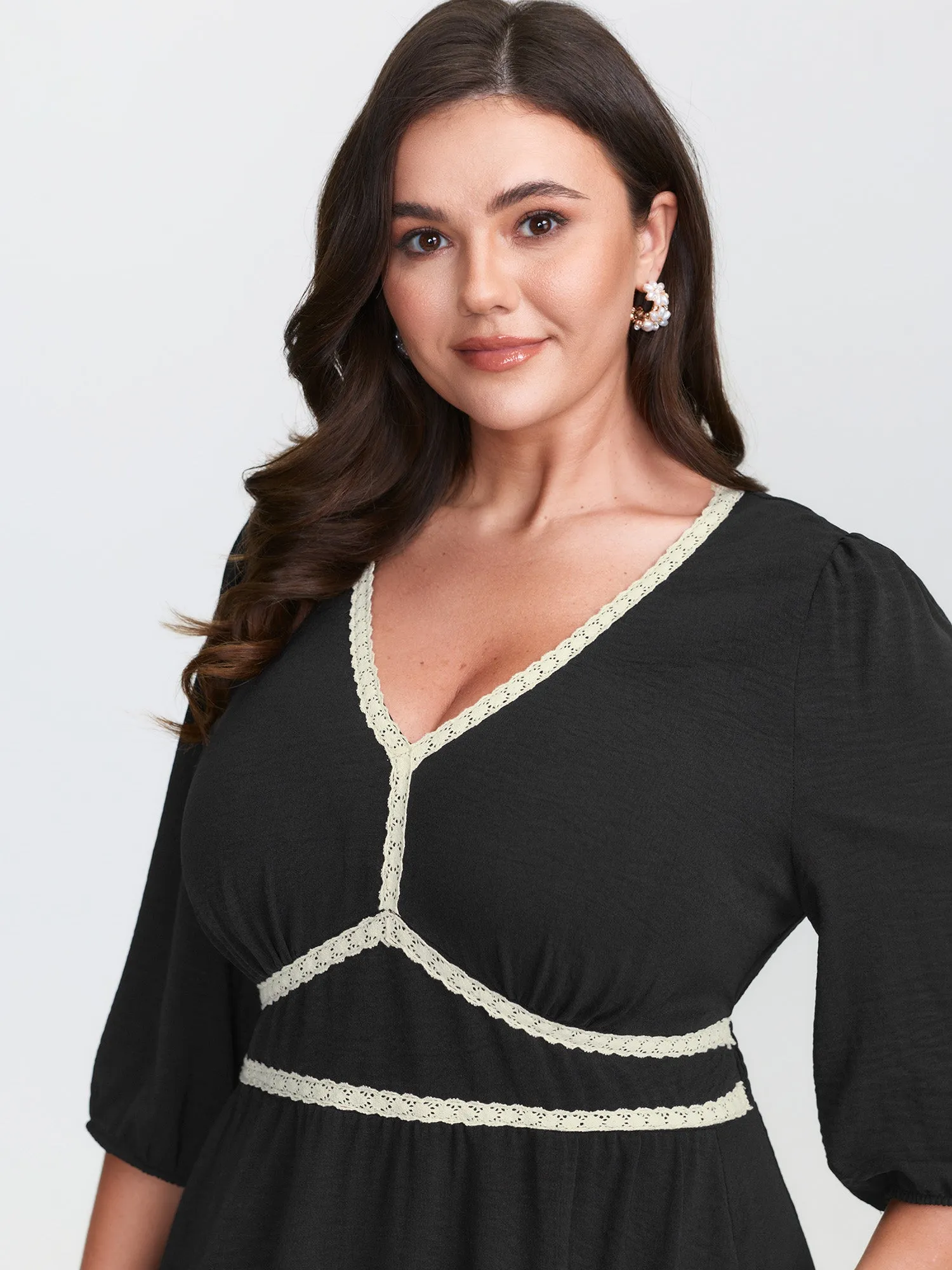 Shirred Waist V-Neck Contrast Midi Dress sold by Bloomchic product image thumbnail 3