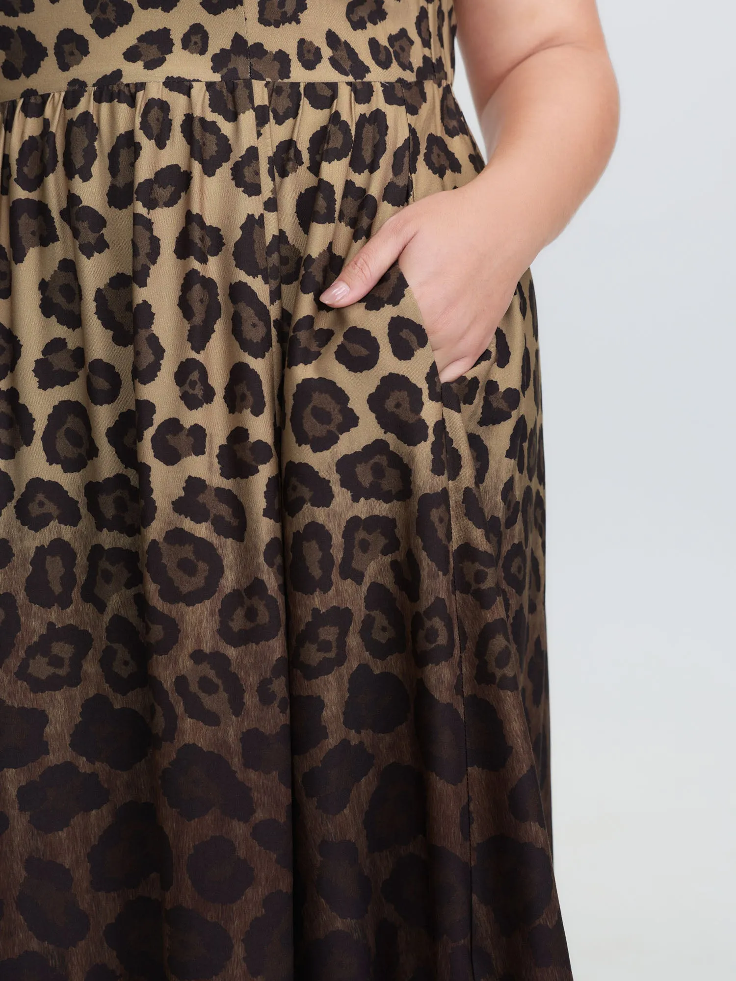 Leopard Print Pockets Stretchy Waist Midi Dress sold by Bloomchic product image thumbnail 4