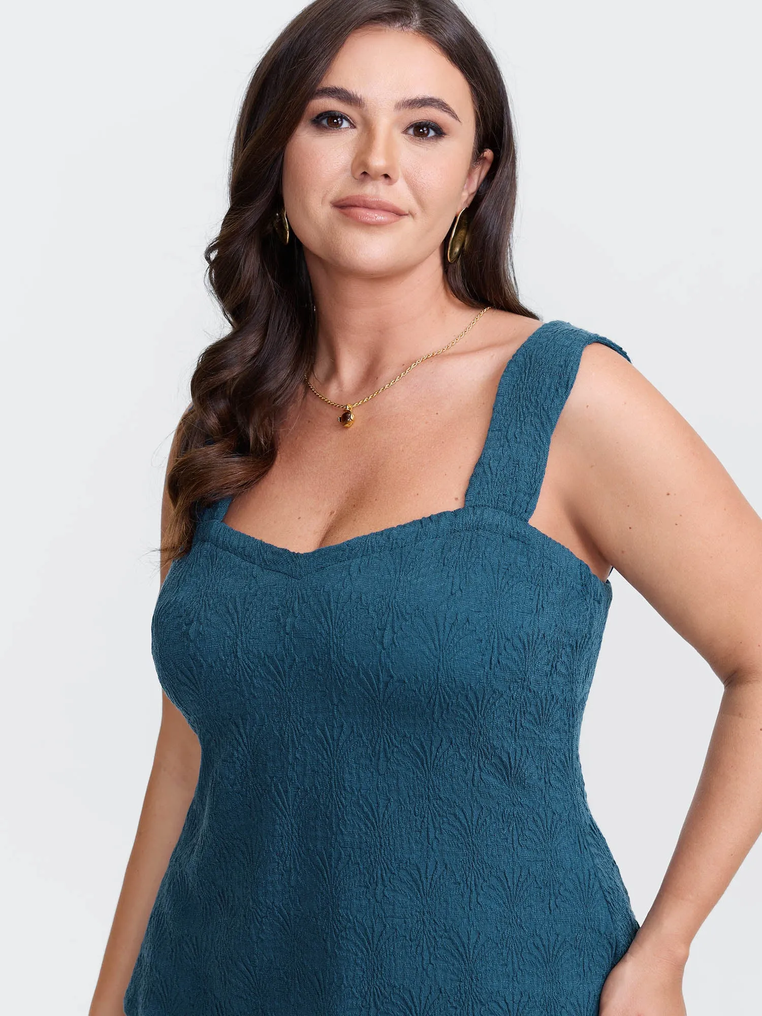 Textured Scalloped Straps Tank Top sold by Bloomchic product image thumbnail 3