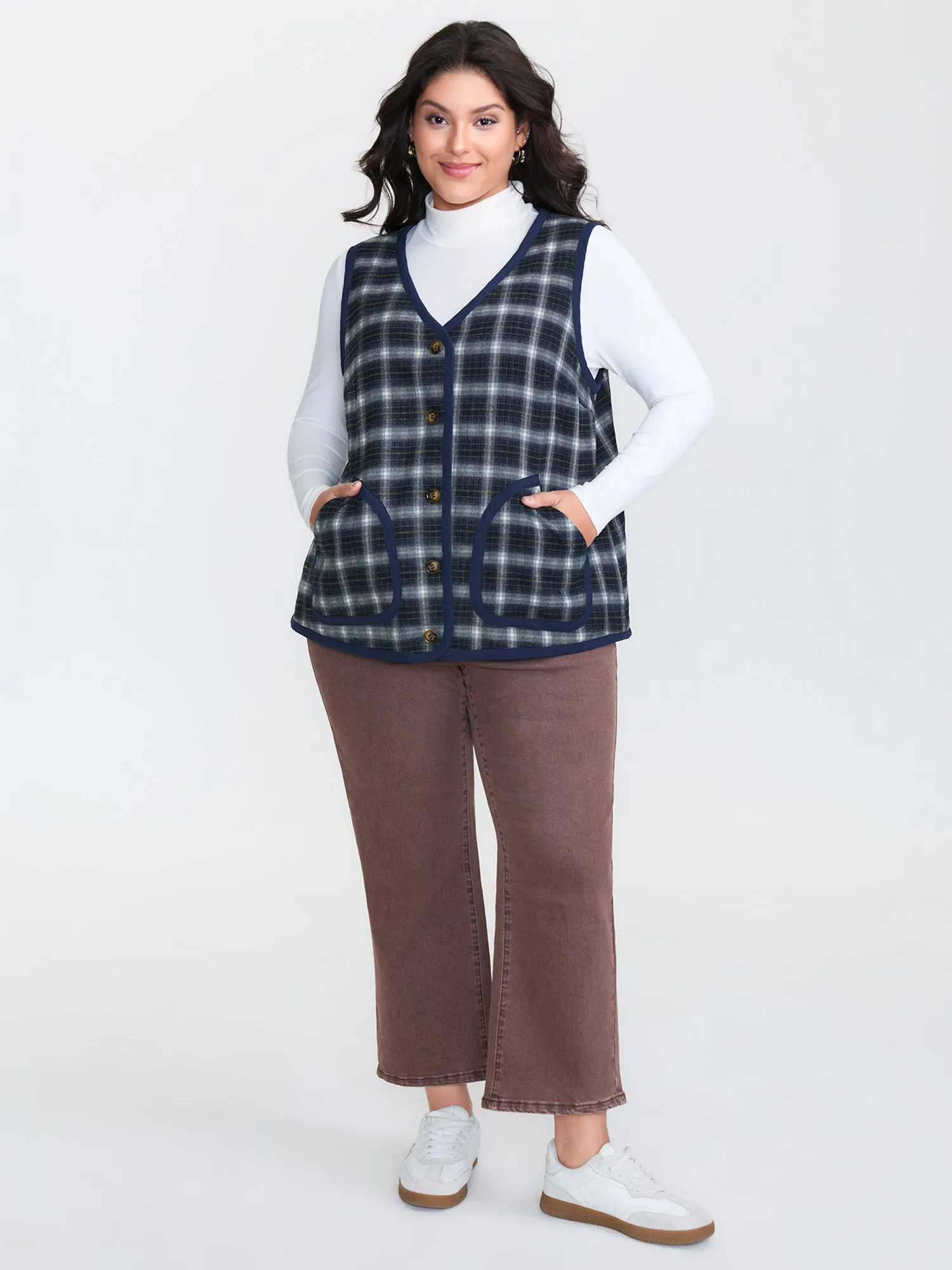 Fleece Checkered Pattern Button-Down Vest sold by Bloomchic product image thumbnail 2