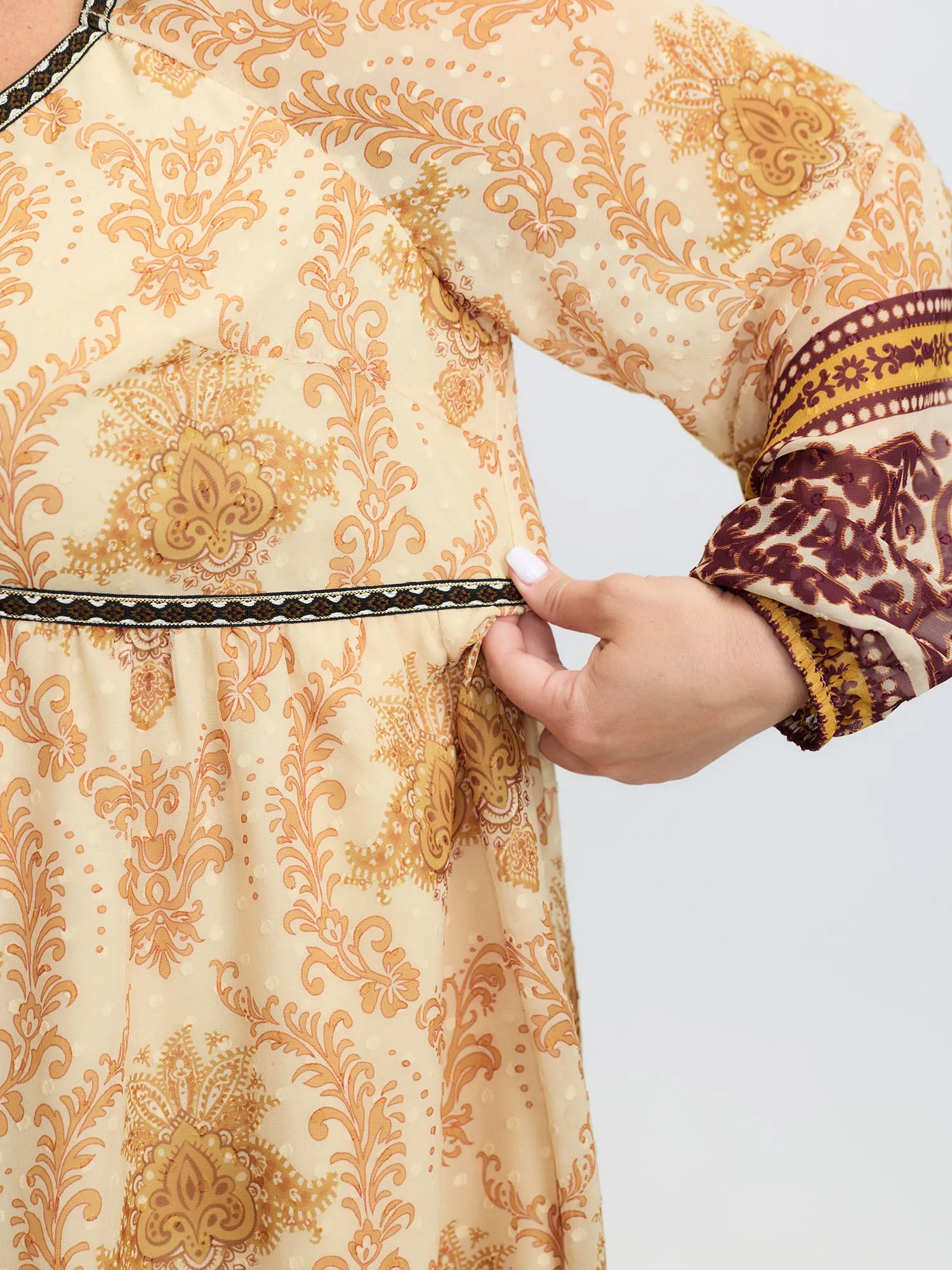 Textured Chiffon Printed Contrast Midi Dress sold by Bloomchic product image thumbnail 4